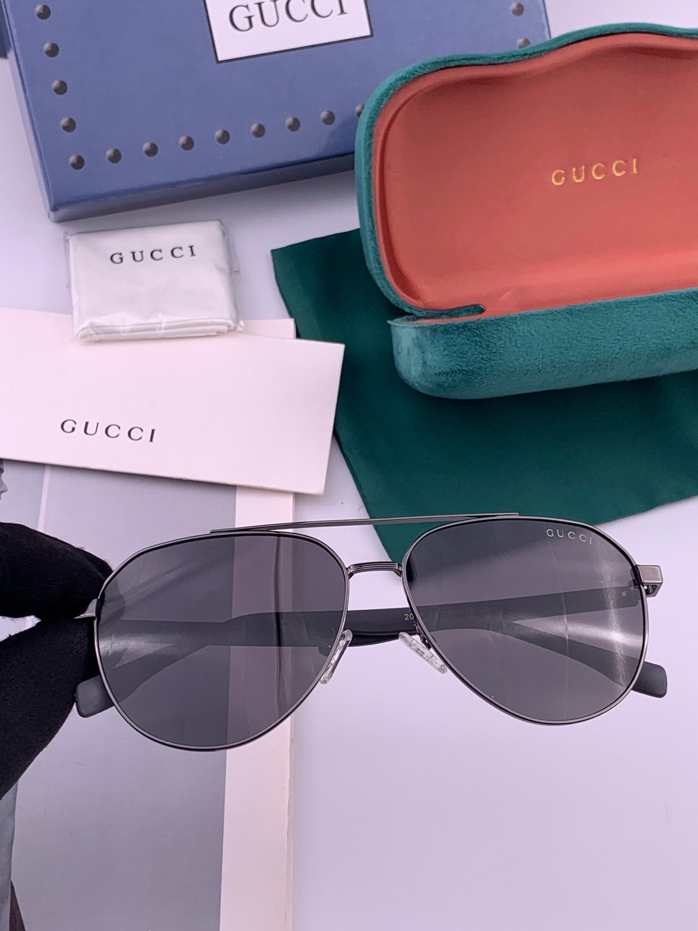 Gucci 。  高品质男女款墨镜   👍 进口宝丽来偏光镜片  。蛤蟆镜 开车钓鱼都可 。百搭显瘦墨镜韩版男士飞行员大
