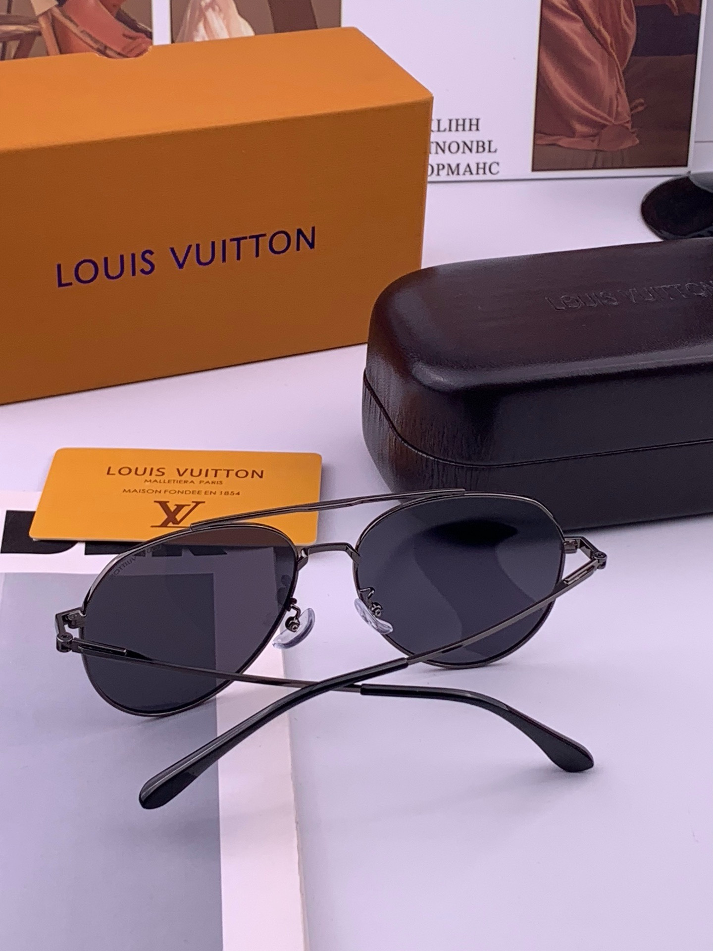 LV 。  高品质男女款墨镜   👍 进口宝丽来偏光镜片  。蛤蟆镜 开车钓鱼都可 。百搭显瘦墨镜韩版男士飞行员大框司机