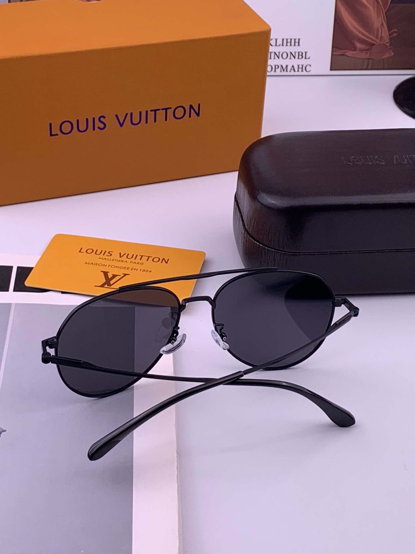 LV 。  高品质男女款墨镜   👍 进口宝丽来偏光镜片  。蛤蟆镜 开车钓鱼都可 。百搭显瘦墨镜韩版男士飞行员大框司机