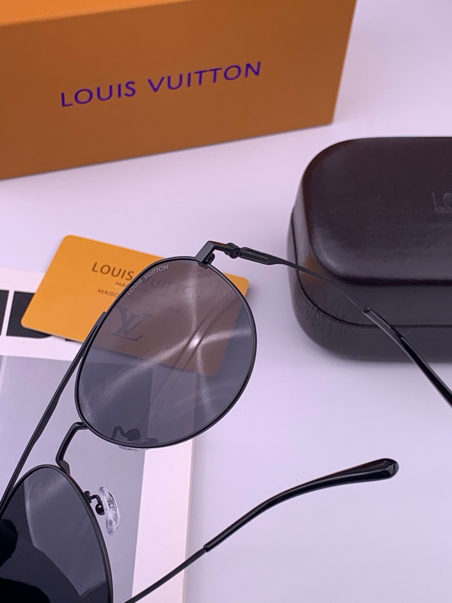 LV 。  高品质男女款墨镜   👍 进口宝丽来偏光镜片  。蛤蟆镜 开车钓鱼都可 。百搭显瘦墨镜韩版男士飞行员大框司机