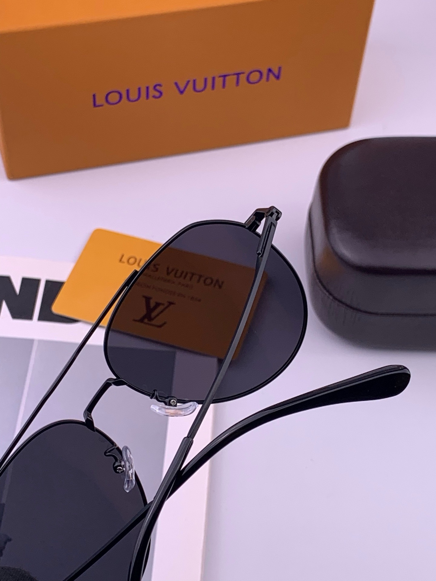 LV 。  高品质男女款墨镜   👍 进口宝丽来偏光镜片  。蛤蟆镜 开车钓鱼都可 。百搭显瘦墨镜韩版男士飞行员大框司机