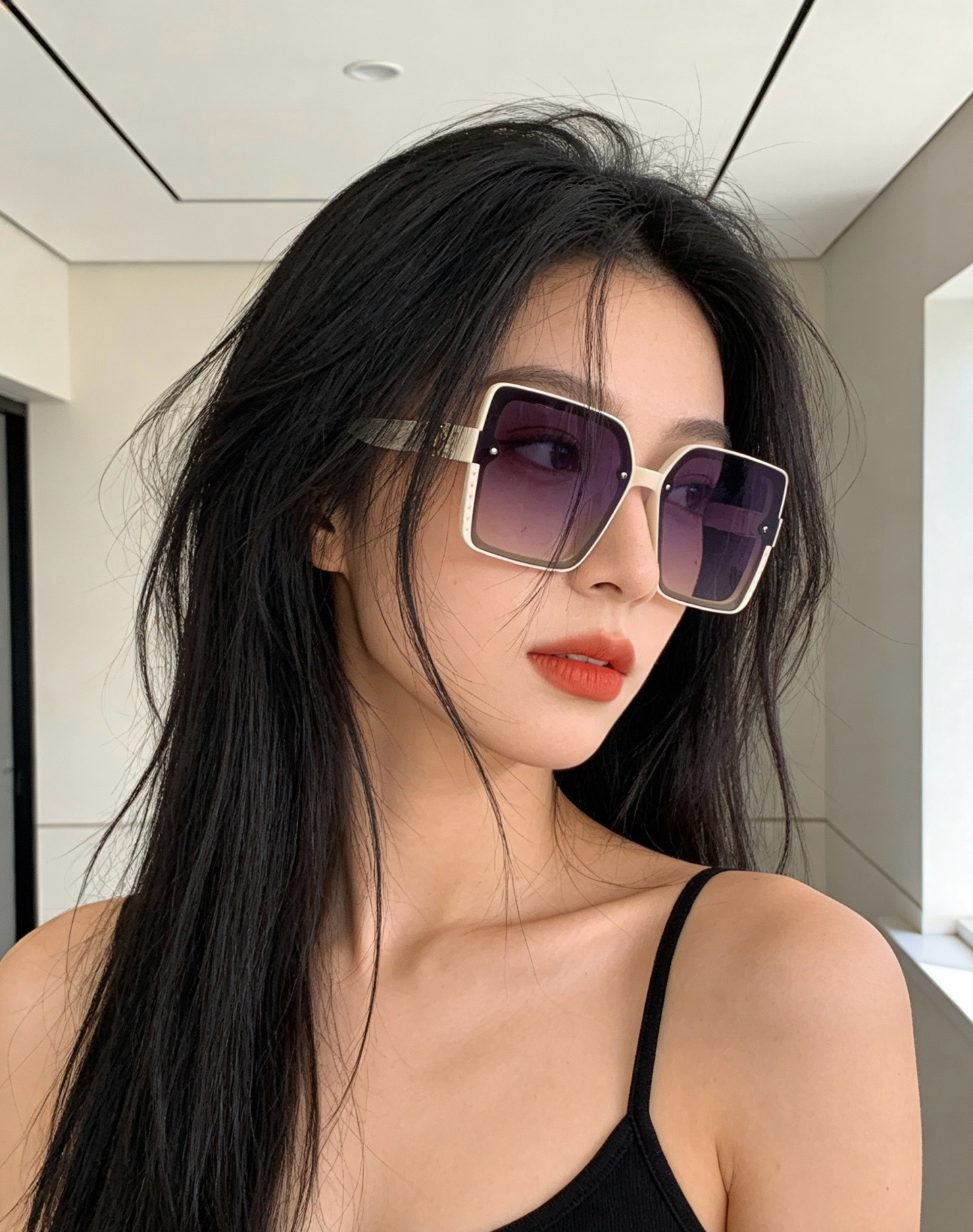NO:950119,[TR Polarized Series] LV large-frame sunglasses have a classic square frame design, regardless of your face shape. They look very elegant whether paired with a coat or a dress. Polarized lenses prevent ultraviolet rays. Model L1845 glasses, sunglasses, sunglasses, glasses, louis vuitton, skirts19860909【TR偏光系列】lv大框太阳镜墨镜经典的方框设计,不挑脸型,无论搭配大衣还是连衣裙都非常显气质偏光镜片预防紫外线 型号L1845眼镜墨镜太阳镜,眼镜,louis vuitton,skirts,glasses