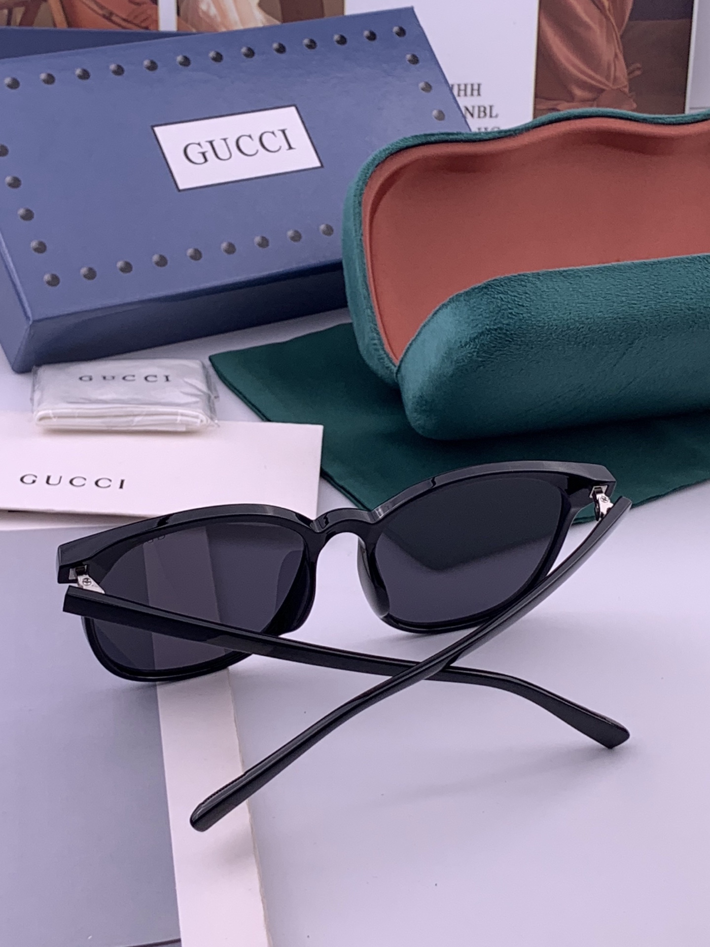 【TR偏光系列】Gucci   经典的圆框设计，情侣款不挑脸型，无论搭配大衣还是连衣裙都非常显气质偏光镜片预防紫外线 型