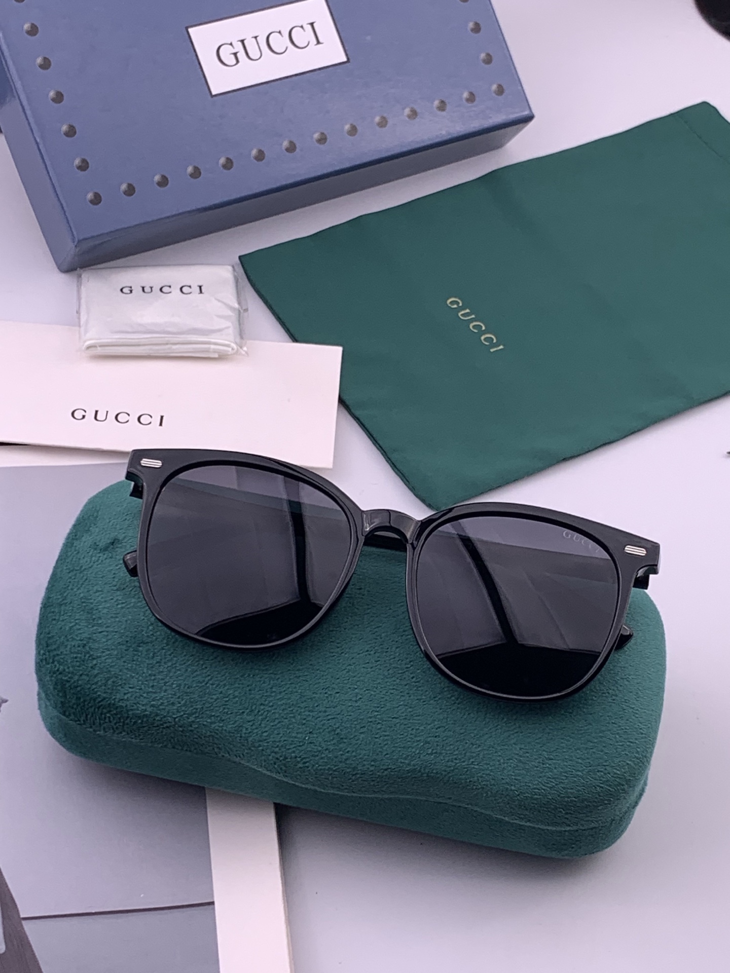 【TR偏光系列】Gucci   经典的圆框设计，情侣款不挑脸型，无论搭配大衣还是连衣裙都非常显气质偏光镜片预防紫外线 型