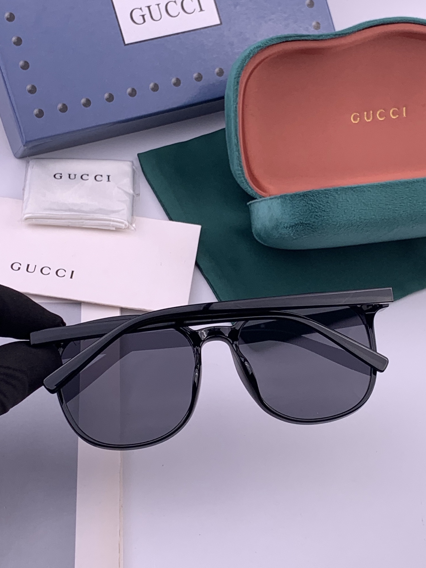 【TR偏光系列】Gucci   经典的圆框设计，情侣款不挑脸型，无论搭配大衣还是连衣裙都非常显气质偏光镜片预防紫外线 型