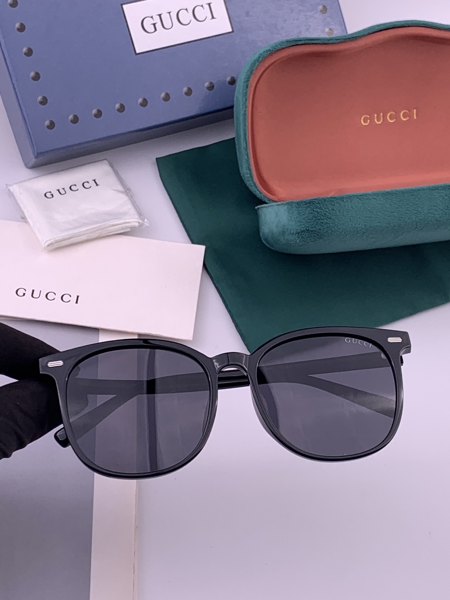 【TR偏光系列】Gucci   经典的圆框设计，情侣款不挑脸型，无论搭配大衣还是连衣裙都非常显气质偏光镜片预防紫外线 型