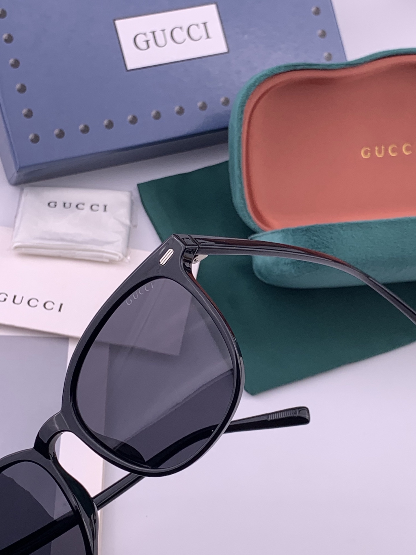 【TR偏光系列】Gucci   经典的圆框设计，情侣款不挑脸型，无论搭配大衣还是连衣裙都非常显气质偏光镜片预防紫外线 型