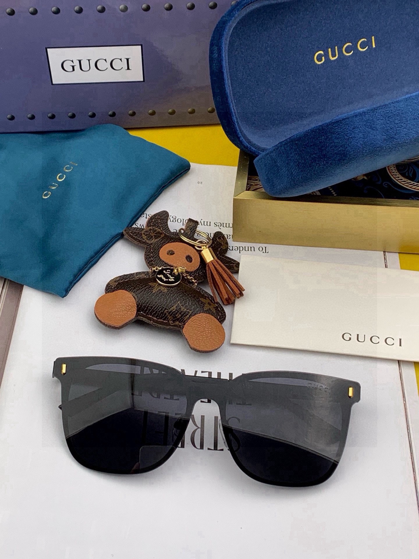 Gucci古奇 新款连体‮驶驾‬镜墨镜出行必‮众备‬多明星同款 太阳镜 男女‮太士‬阳镜飞行  型号：G075