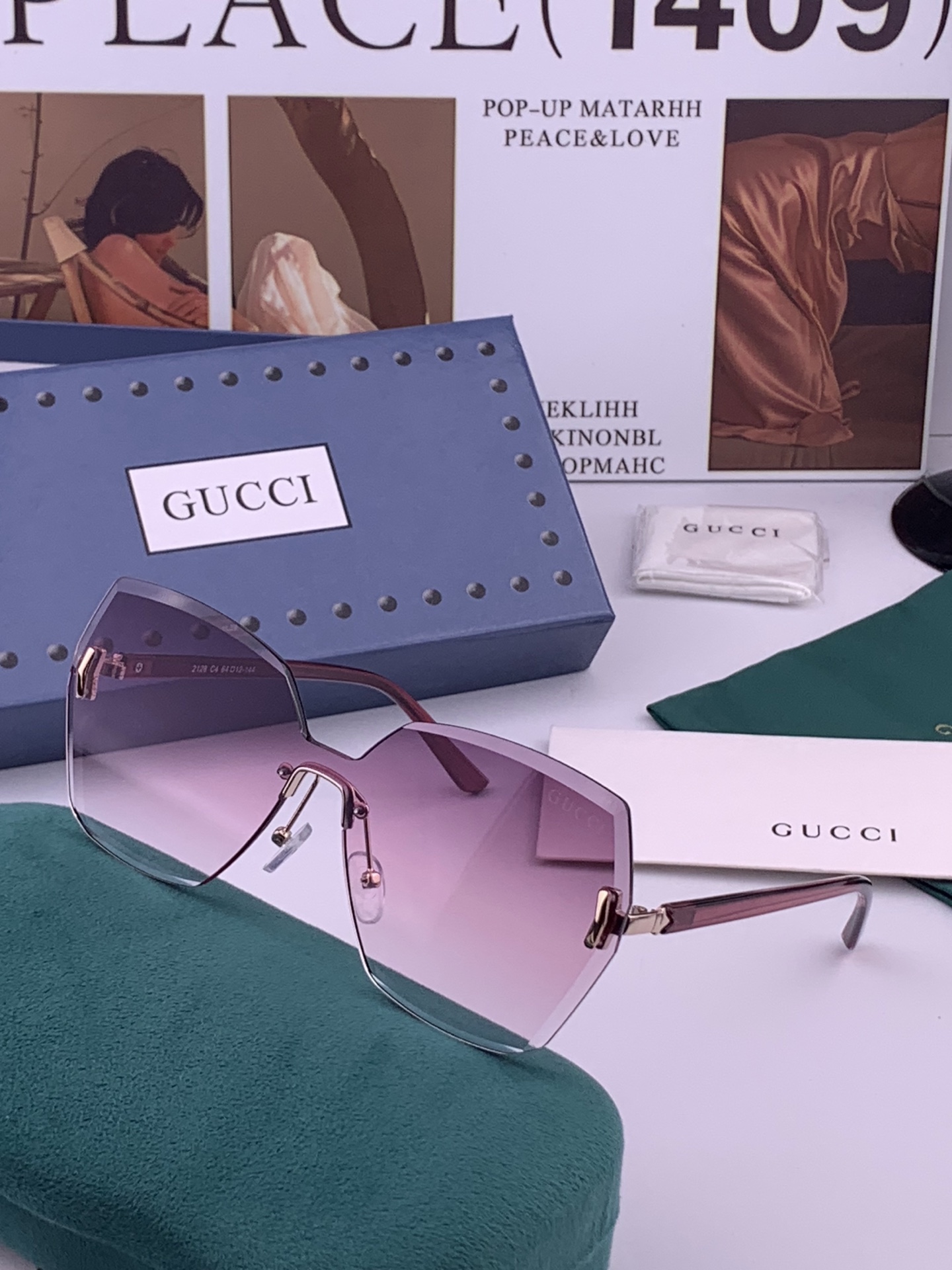 GUCCI  新款连体尼龙偏光太眼镜，无框钻石 切边更有质感，大气女人范儿，大脸小脸都好看 ！型号：G8212 