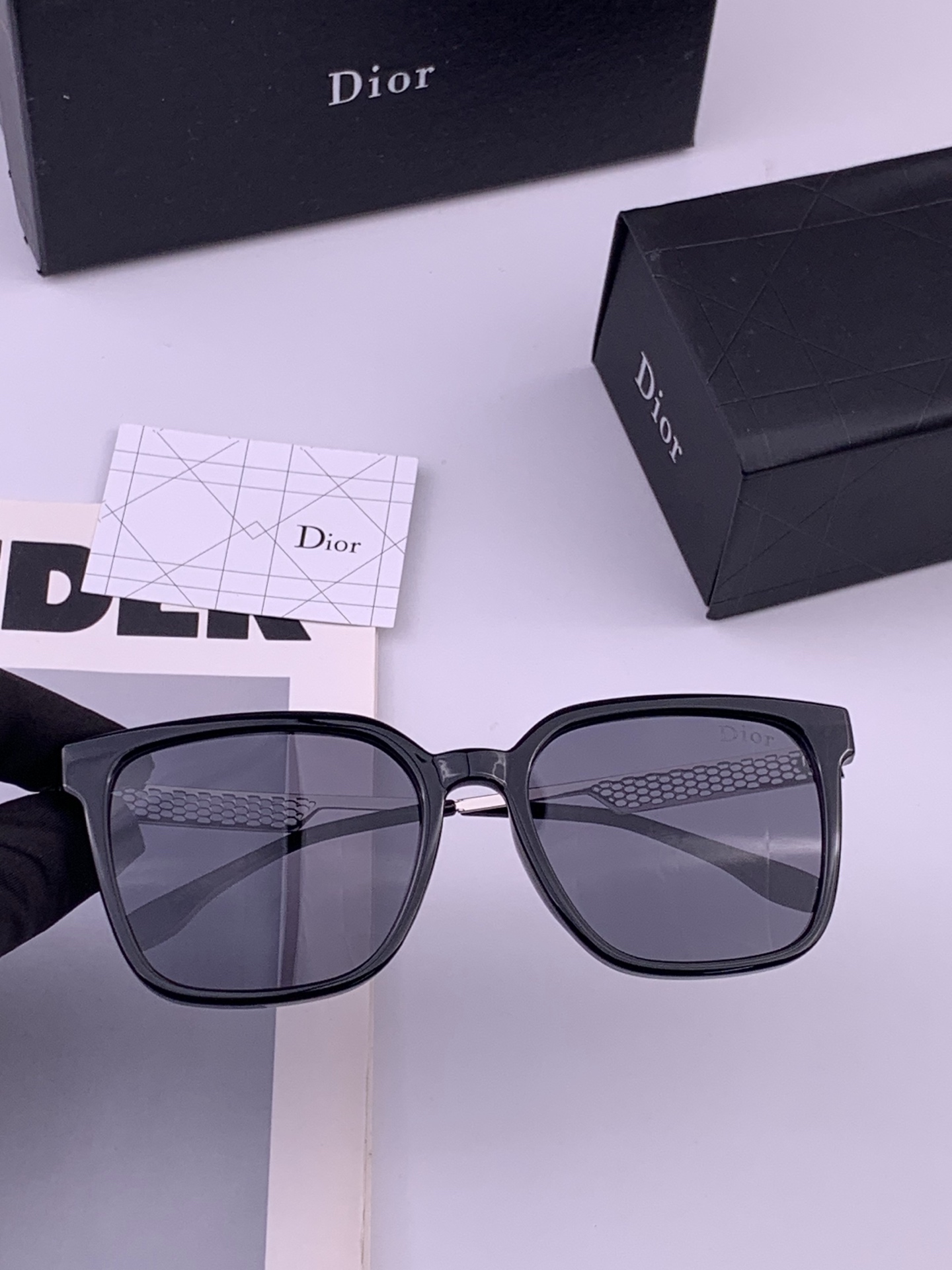 🔺 【DIOR】开春新款 潮流爆款 时尚方框偏光太阳镜 高品质 佩戴舒适 网红潮款墨镜 女士高清偏光太阳镜🕶️ 🎉高品质
