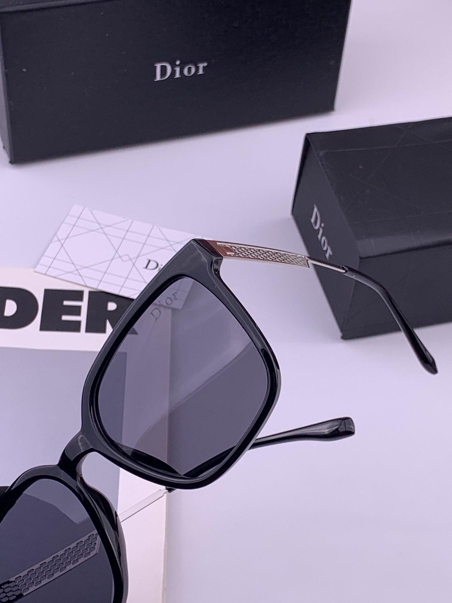 🔺 【DIOR】开春新款 潮流爆款 时尚方框偏光太阳镜 高品质 佩戴舒适 网红潮款墨镜 女士高清偏光太阳镜🕶️ 🎉高品质