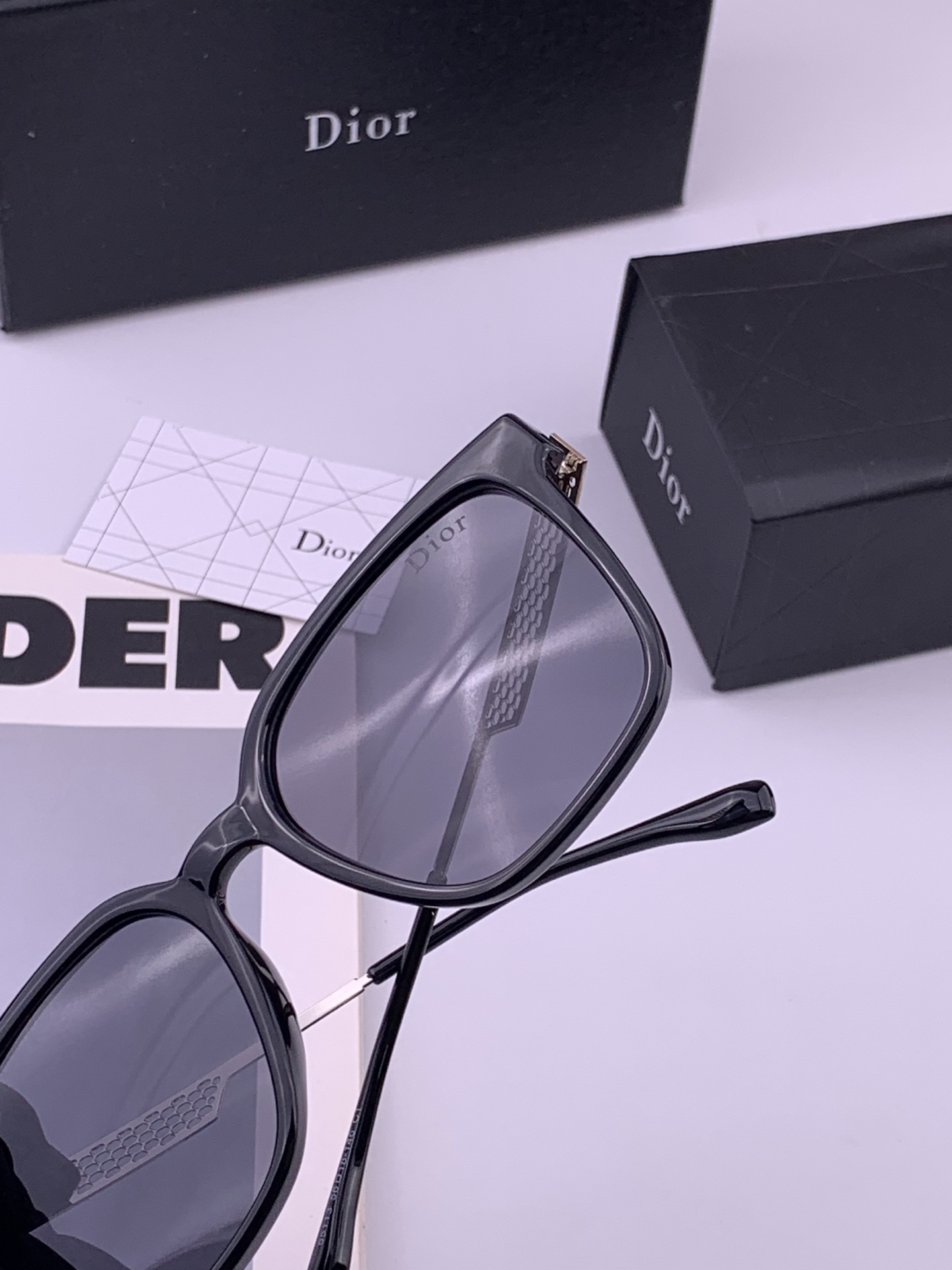 🔺 【DIOR】开春新款 潮流爆款 时尚方框偏光太阳镜 高品质 佩戴舒适 网红潮款墨镜 女士高清偏光太阳镜🕶️ 🎉高品质