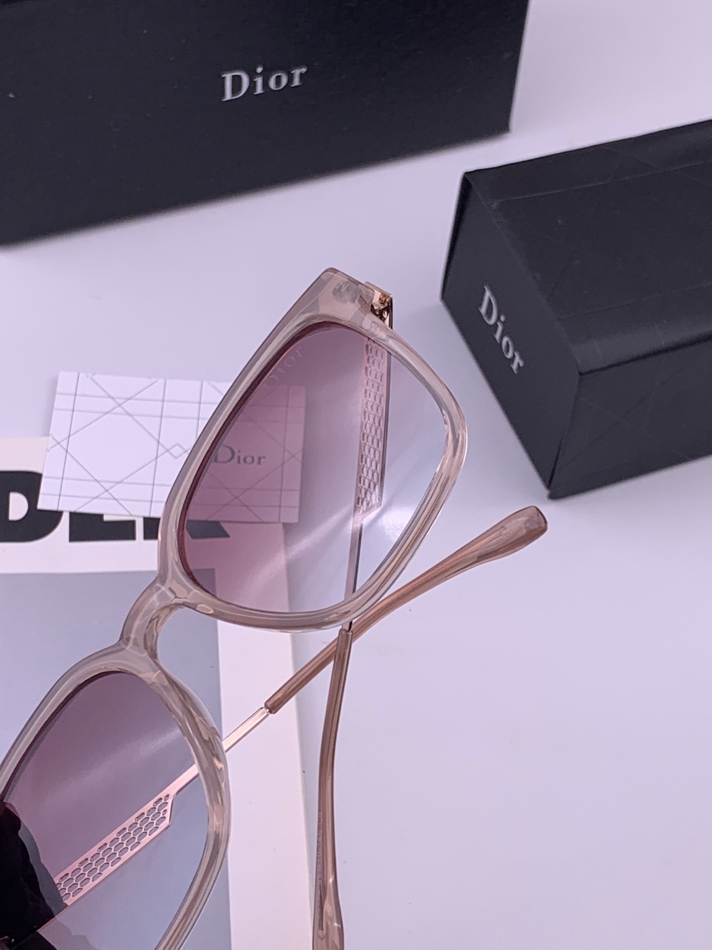 🔺 【DIOR】开春新款 潮流爆款 时尚方框偏光太阳镜 高品质 佩戴舒适 网红潮款墨镜 女士高清偏光太阳镜🕶️ 🎉高品质