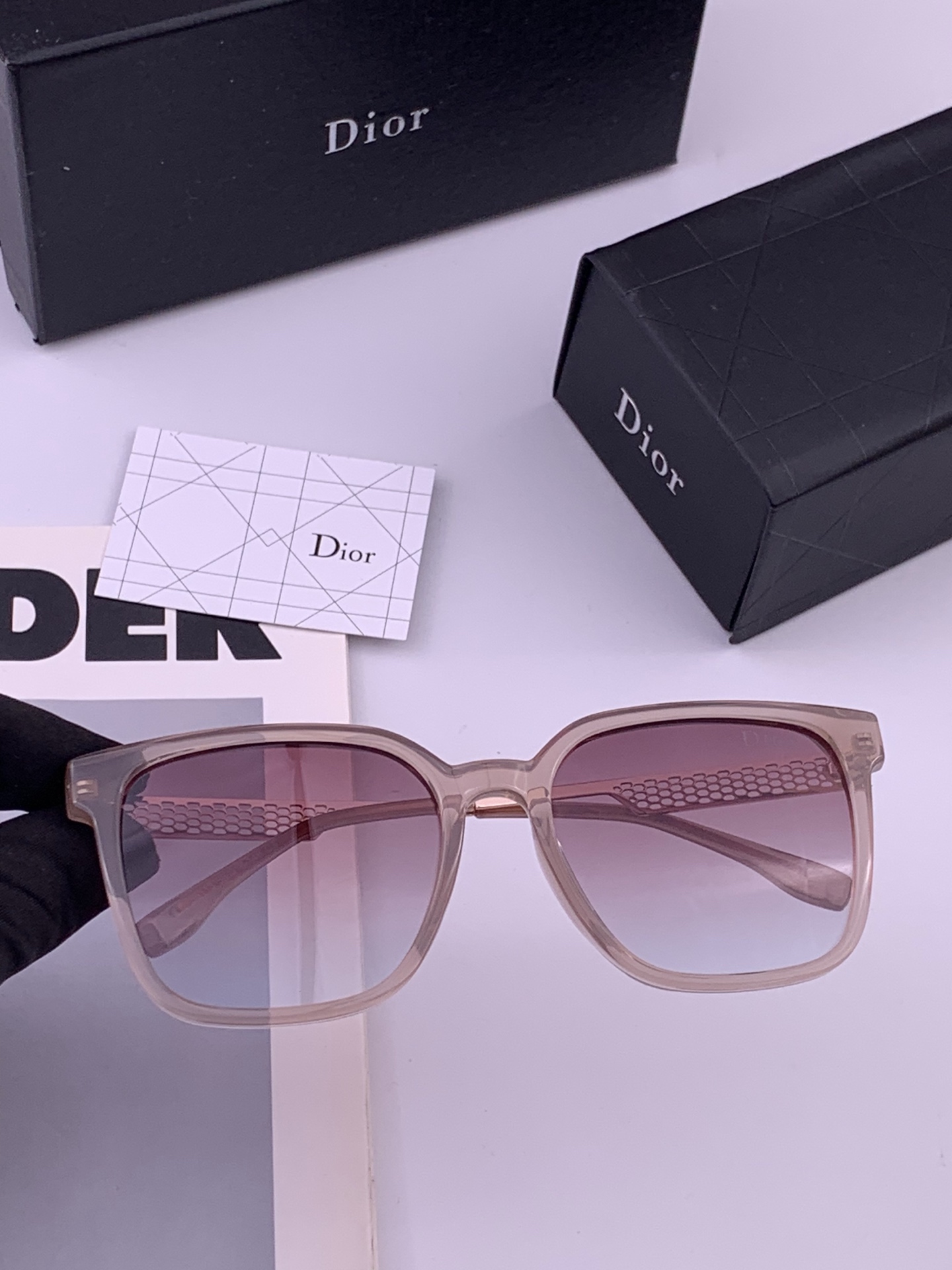 🔺 【DIOR】开春新款 潮流爆款 时尚方框偏光太阳镜 高品质 佩戴舒适 网红潮款墨镜 女士高清偏光太阳镜🕶️ 🎉高品质