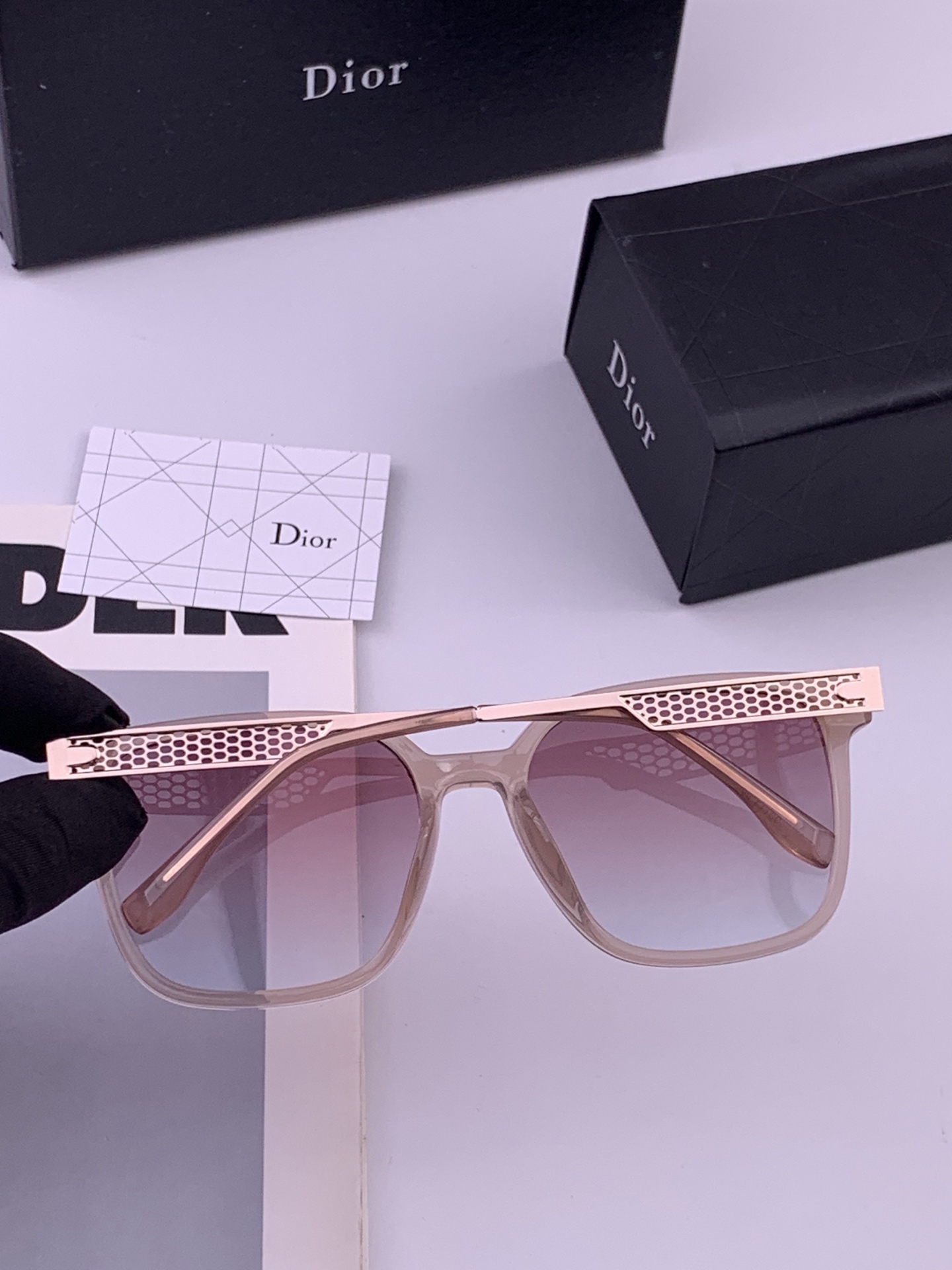 🔺 【DIOR】开春新款 潮流爆款 时尚方框偏光太阳镜 高品质 佩戴舒适 网红潮款墨镜 女士高清偏光太阳镜🕶️ 🎉高品质