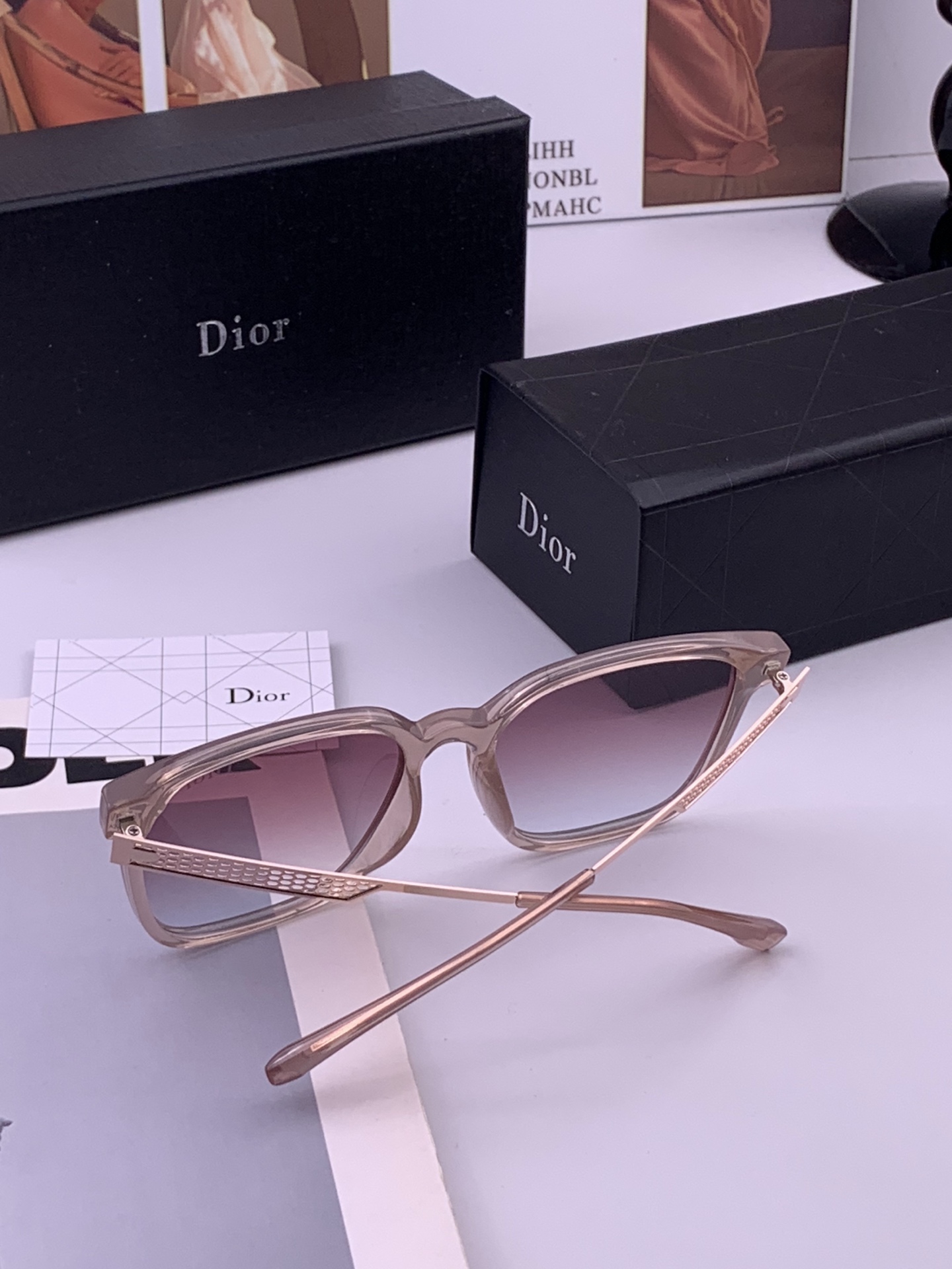🔺 【DIOR】开春新款 潮流爆款 时尚方框偏光太阳镜 高品质 佩戴舒适 网红潮款墨镜 女士高清偏光太阳镜🕶️ 🎉高品质