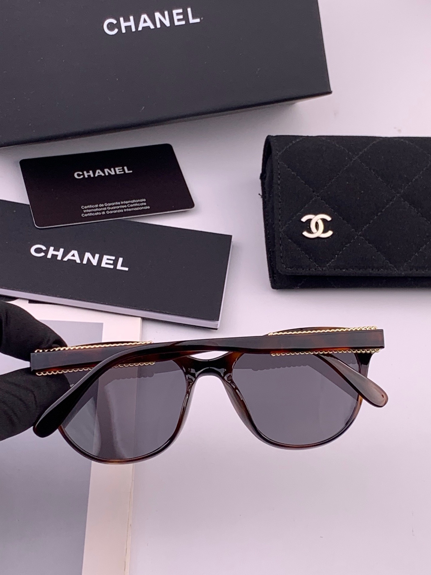 【CHANEL】香奈儿 新款山茶花潮流爆款 时尚圆框高清偏光太阳镜 佩戴舒适 网红潮款墨镜  ♥️♥️型号：CH7821