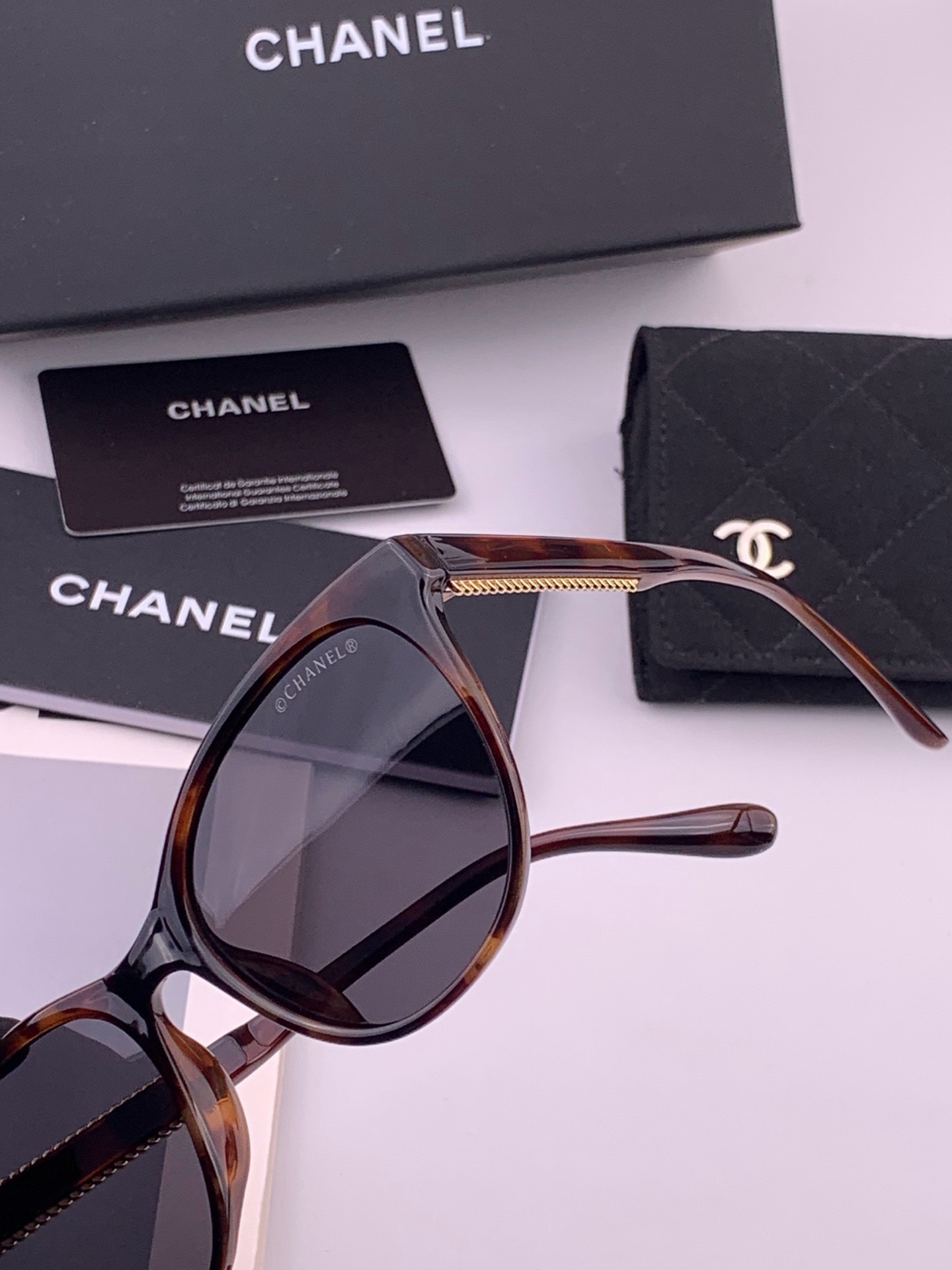 【CHANEL】香奈儿 新款山茶花潮流爆款 时尚圆框高清偏光太阳镜 佩戴舒适 网红潮款墨镜  ♥️♥️型号：CH7821