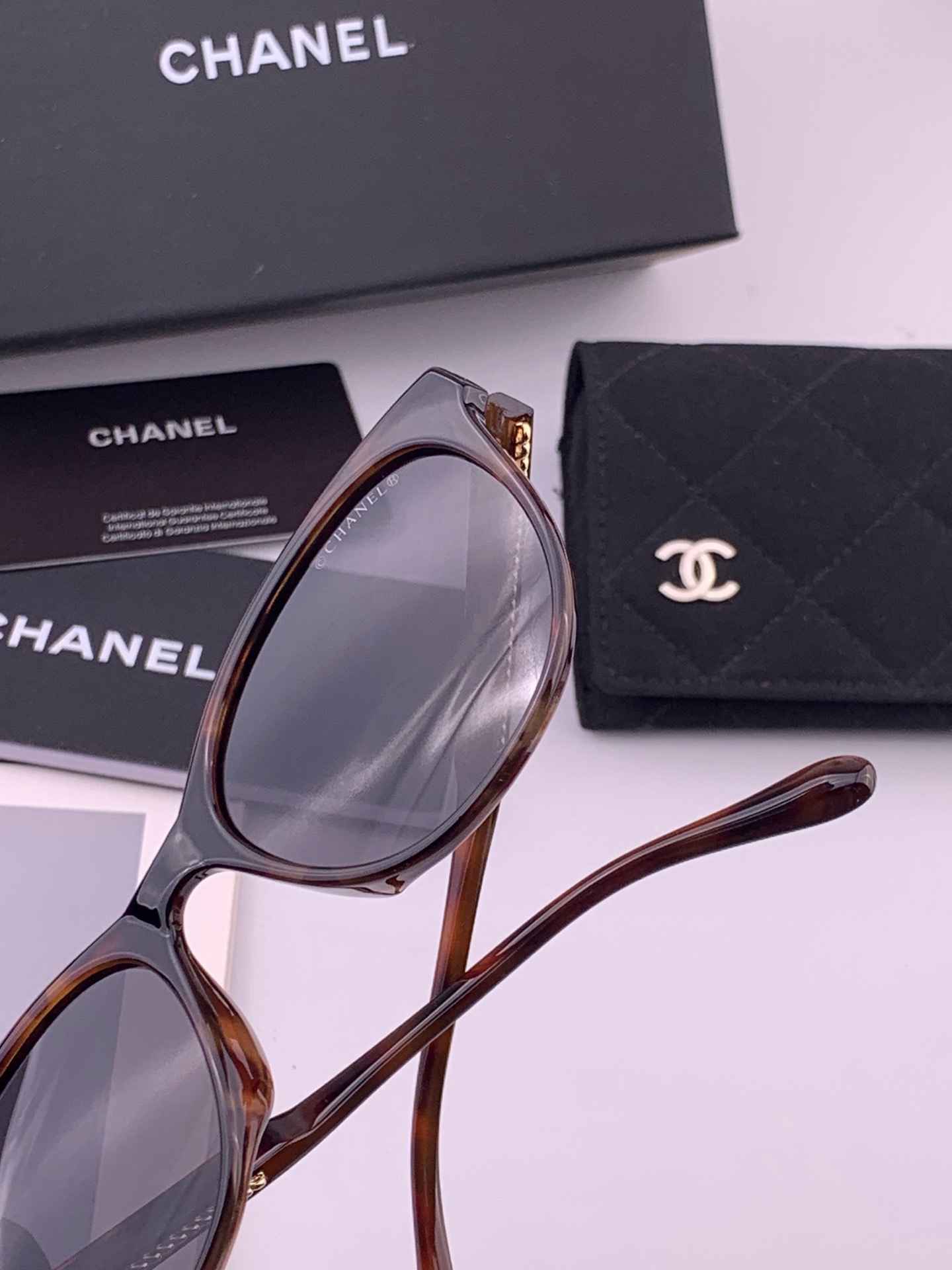 【CHANEL】香奈儿 新款山茶花潮流爆款 时尚圆框高清偏光太阳镜 佩戴舒适 网红潮款墨镜  ♥️♥️型号：CH7821