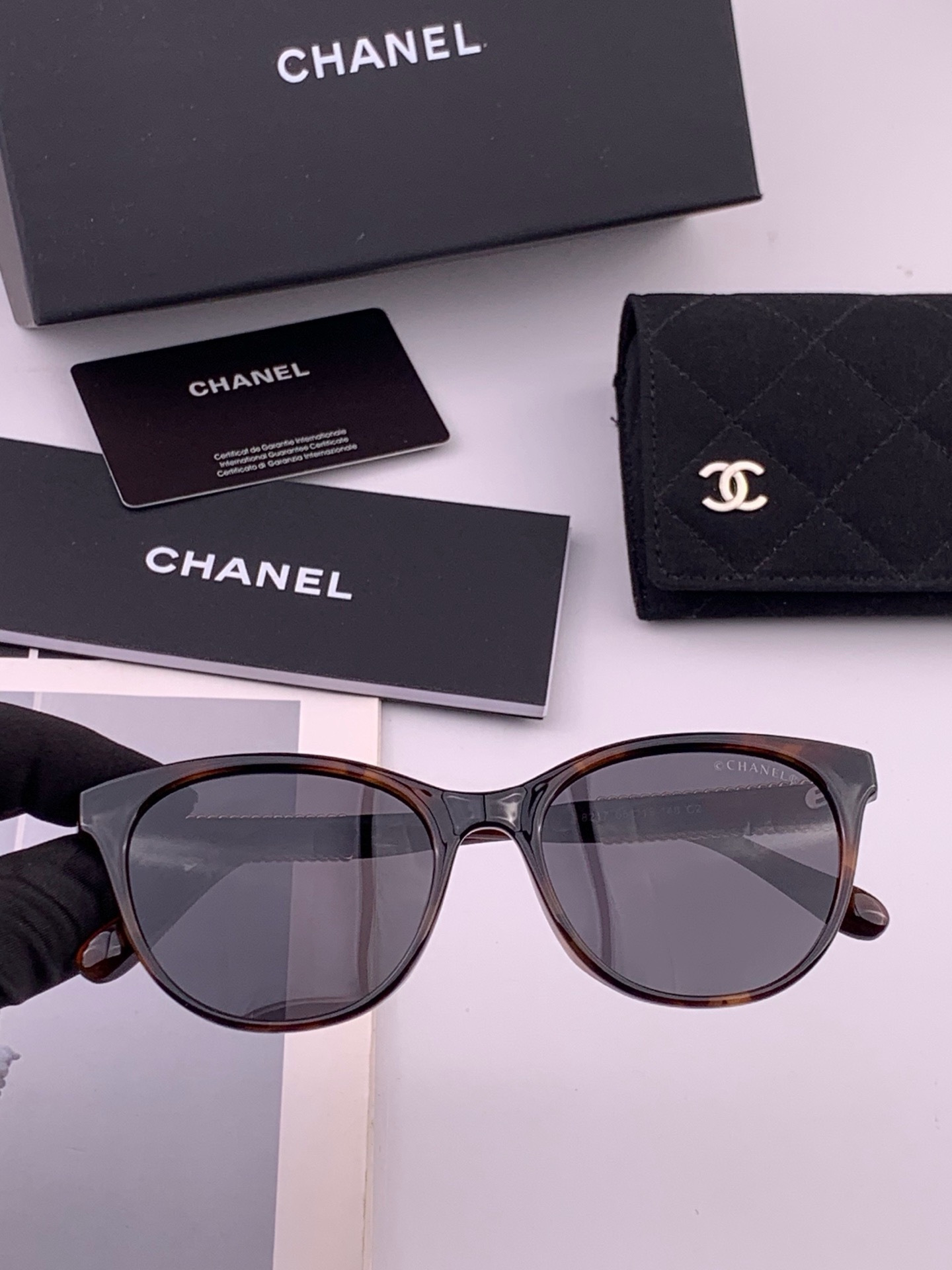 【CHANEL】香奈儿 新款山茶花潮流爆款 时尚圆框高清偏光太阳镜 佩戴舒适 网红潮款墨镜  ♥️♥️型号：CH7821