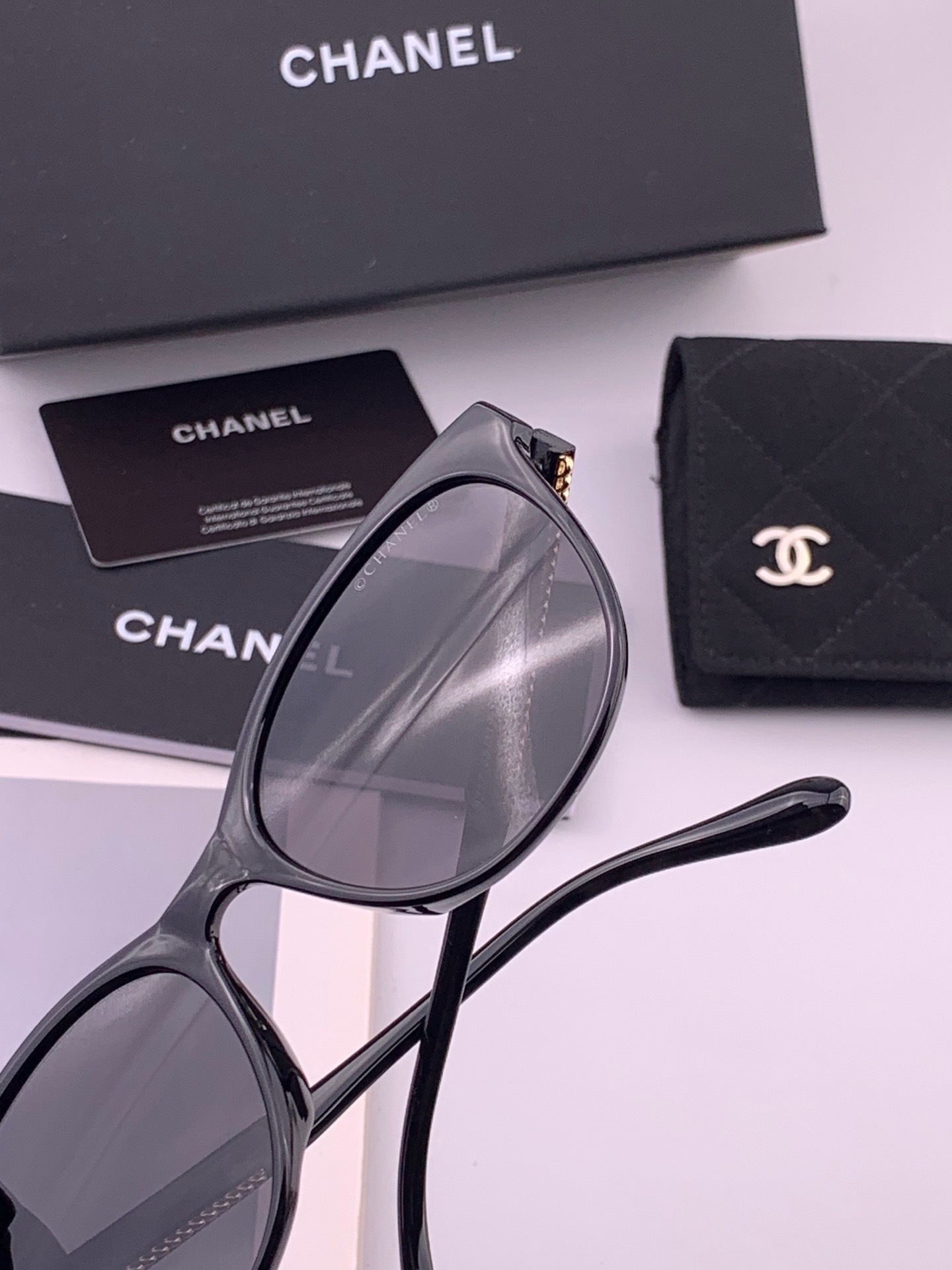 【CHANEL】香奈儿 新款山茶花潮流爆款 时尚圆框高清偏光太阳镜 佩戴舒适 网红潮款墨镜  ♥️♥️型号：CH7821