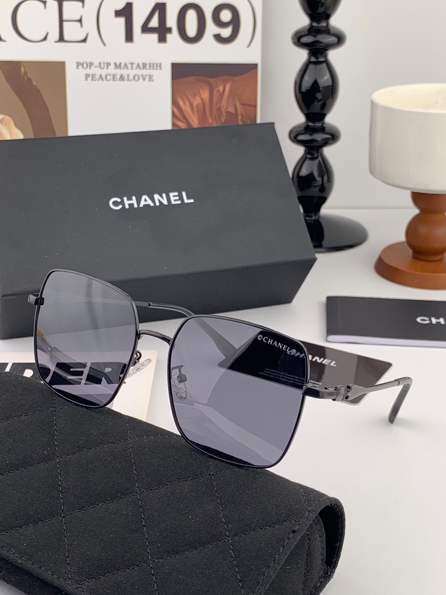 新品CHANEL 香奈儿太阳镜以独特魅力和前卫风格诠释春夏最新眼镜，质感超好佩带舒适 型号：CH25813