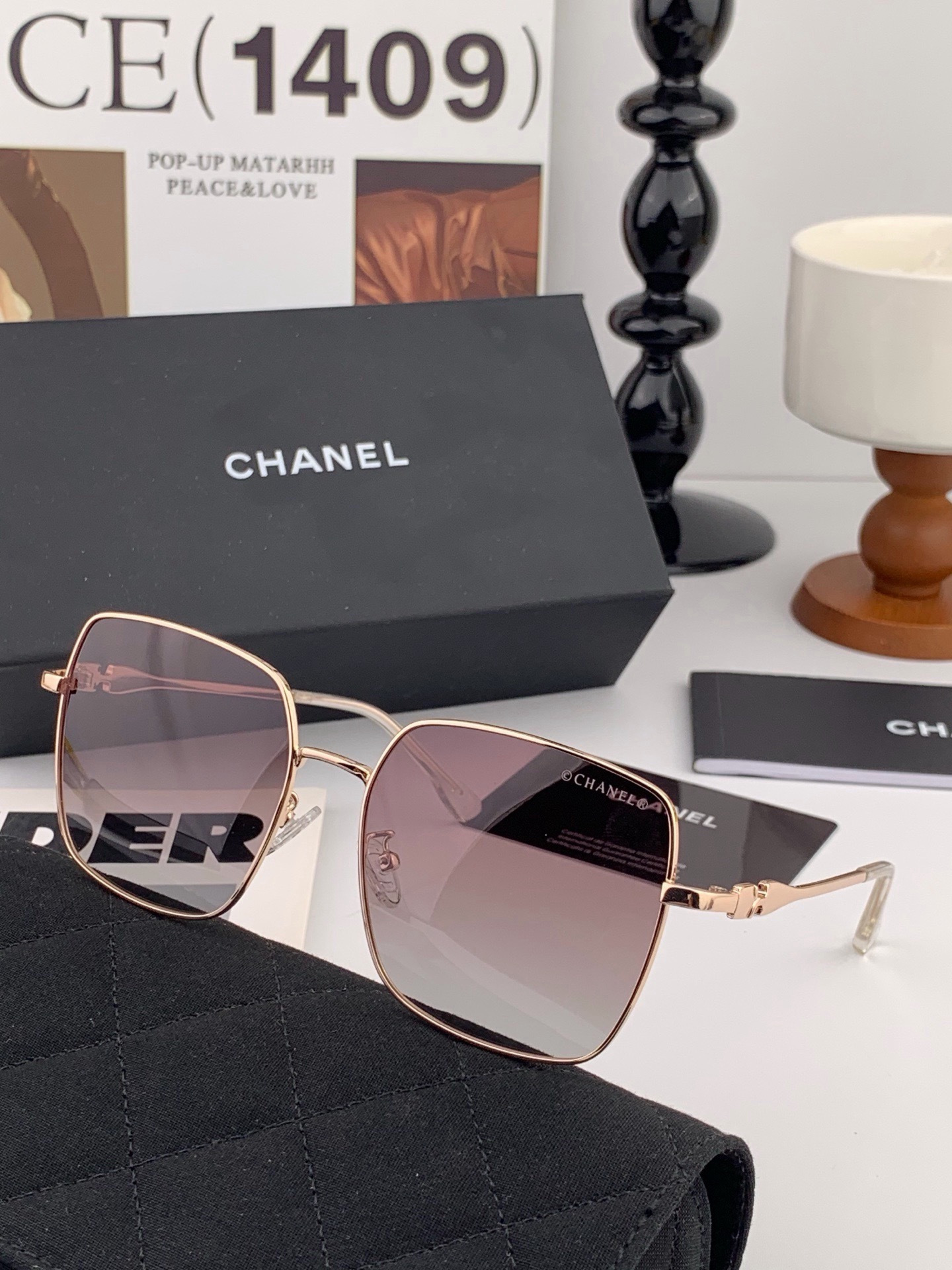 新品CHANEL 香奈儿太阳镜以独特魅力和前卫风格诠释春夏最新眼镜，质感超好佩带舒适 型号：CH25813