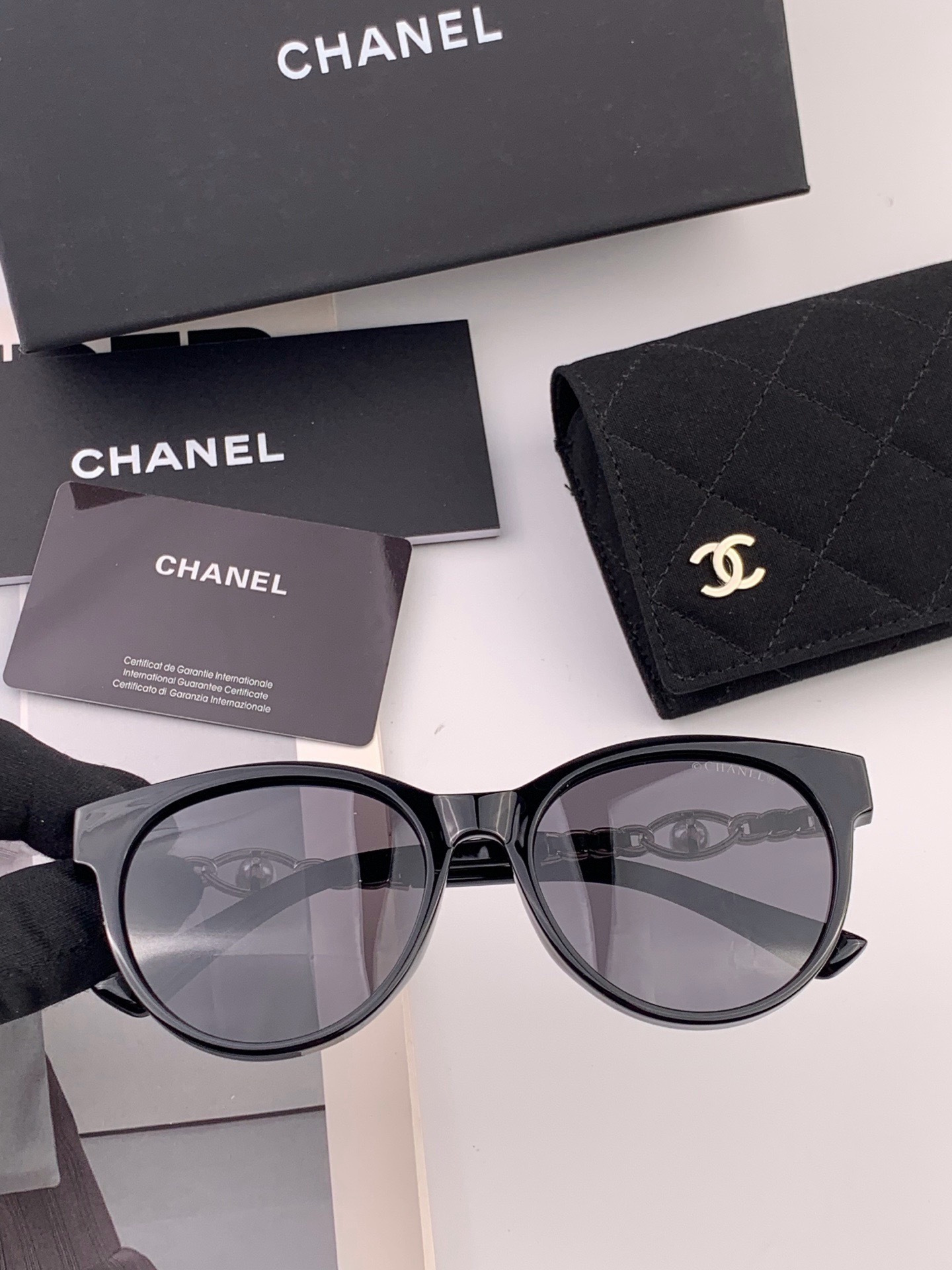 🔺CHANEL🔻官方早春新款，众多明星同款[色]香奈儿‼️‼️新款珍珠大框偏光墨镜 ，🌈🌈宝丽来超清偏光太阳镜🔝🔝型号：