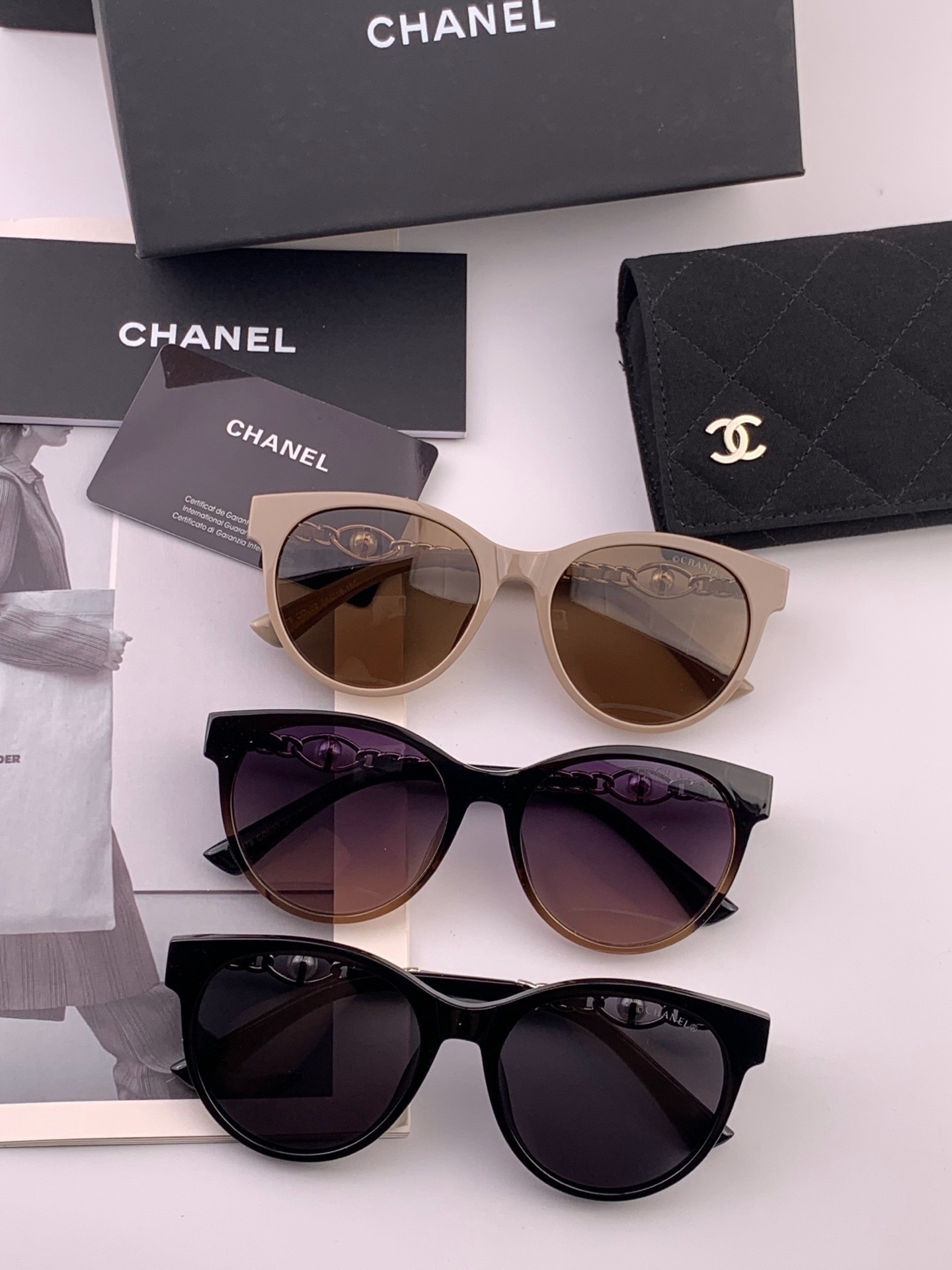 🔺CHANEL🔻官方早春新款，众多明星同款[色]香奈儿‼️‼️新款珍珠大框偏光墨镜 ，🌈🌈宝丽来超清偏光太阳镜🔝🔝型号：