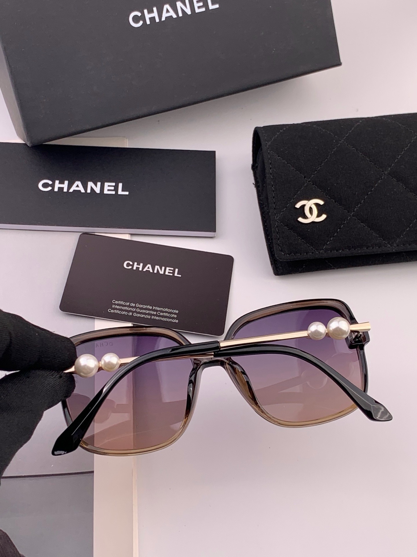 🔺CHANEL🔻官方早春新款，众多明星同款[色]香奈儿‼️‼️新款珍珠大框偏光墨镜 ，🌈🌈宝丽来超清偏光太阳镜🔝🔝型号：