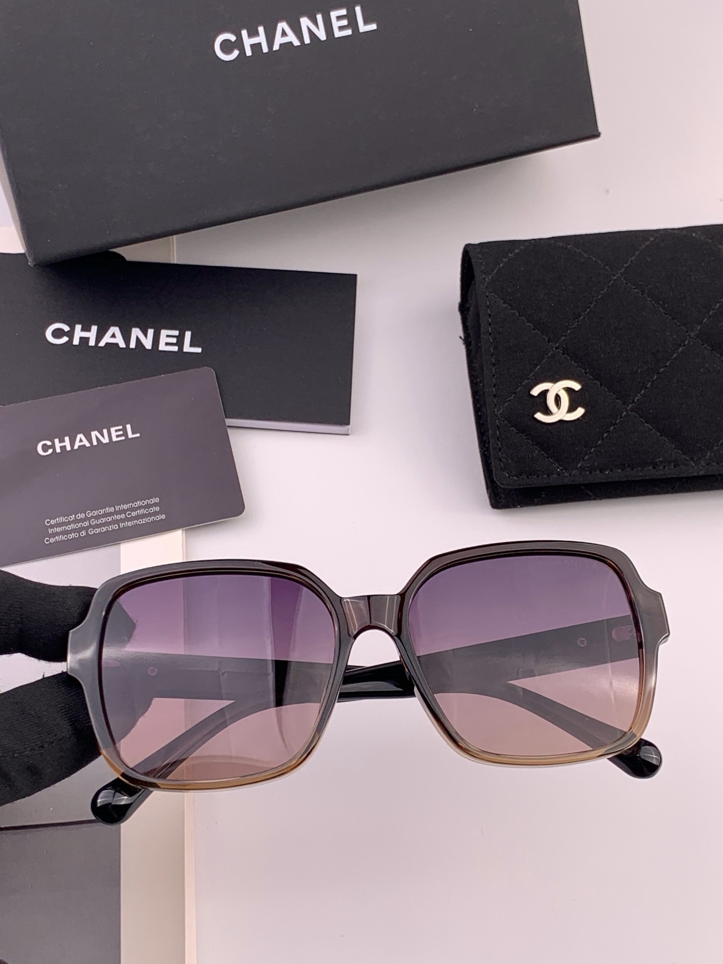 【CHANEL】香奈儿 新款潮流爆款 时尚方框太阳镜 佩戴舒适 网红潮款墨镜  女士高清加厚偏光太阳镜🕶️ 🎉高品质TR