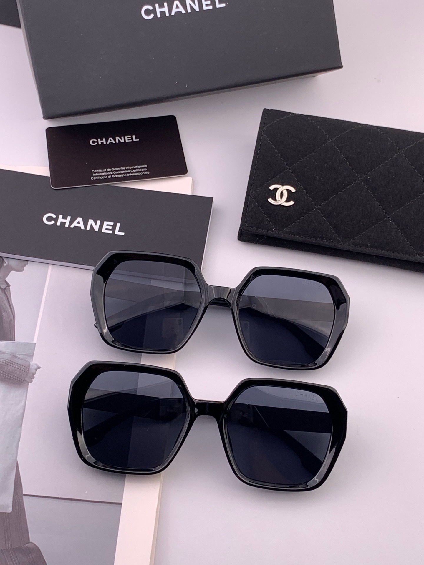 🔺CHANEL🔻官方早春新款，众多明星同款[色]香奈儿‼️‼️新款大框墨镜 ，🌈🌈宝丽来超清太阳镜🔝🔝型号：CH8402