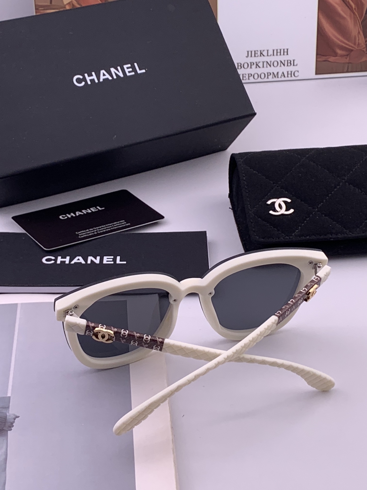 Chanel大框太阳镜墨镜  经典的方框设计，不挑脸型，无论搭配大衣还是连衣裙都非常显气质偏光镜片预防紫外线  型号：C