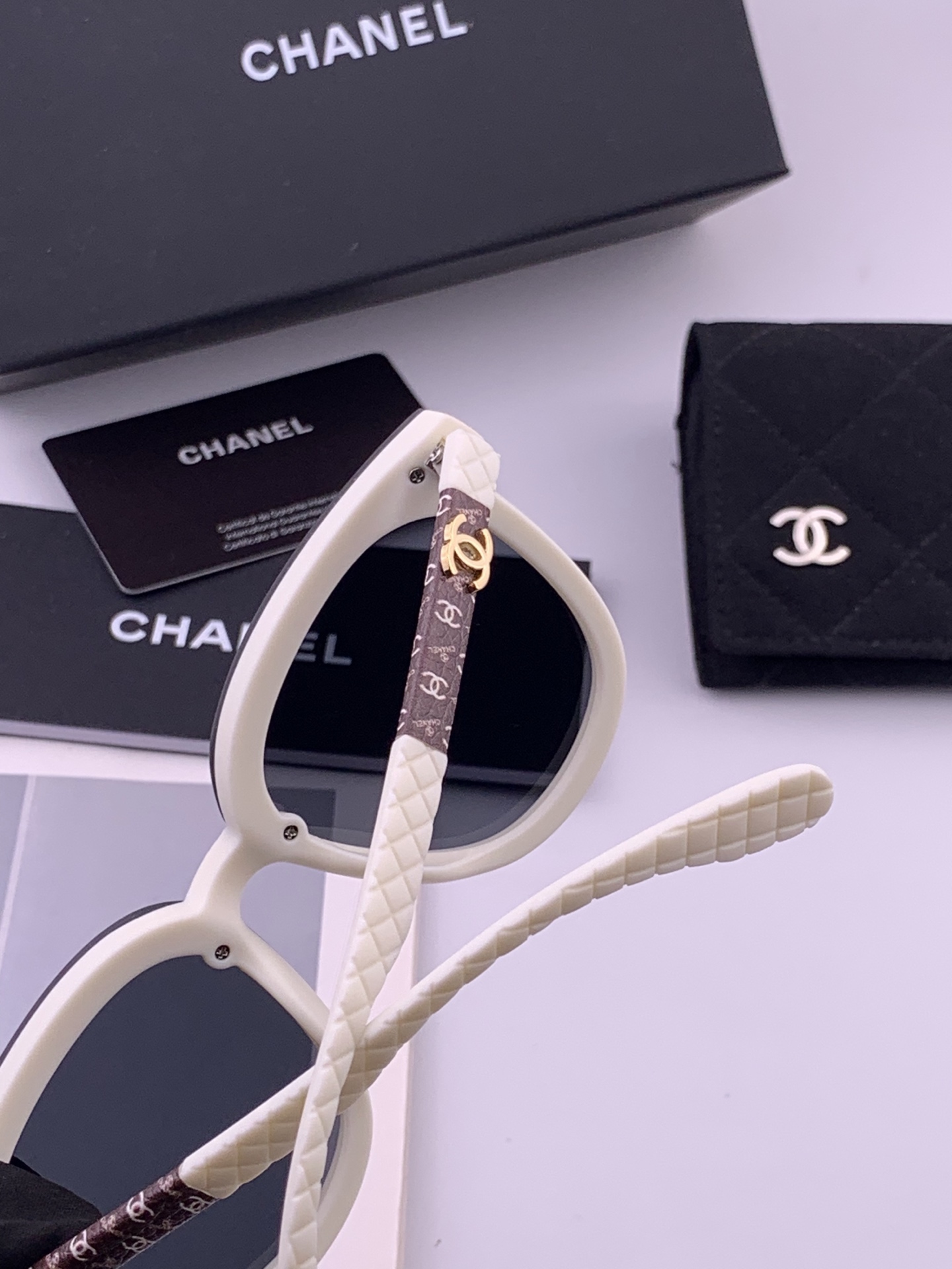 Chanel大框太阳镜墨镜  经典的方框设计，不挑脸型，无论搭配大衣还是连衣裙都非常显气质偏光镜片预防紫外线  型号：C