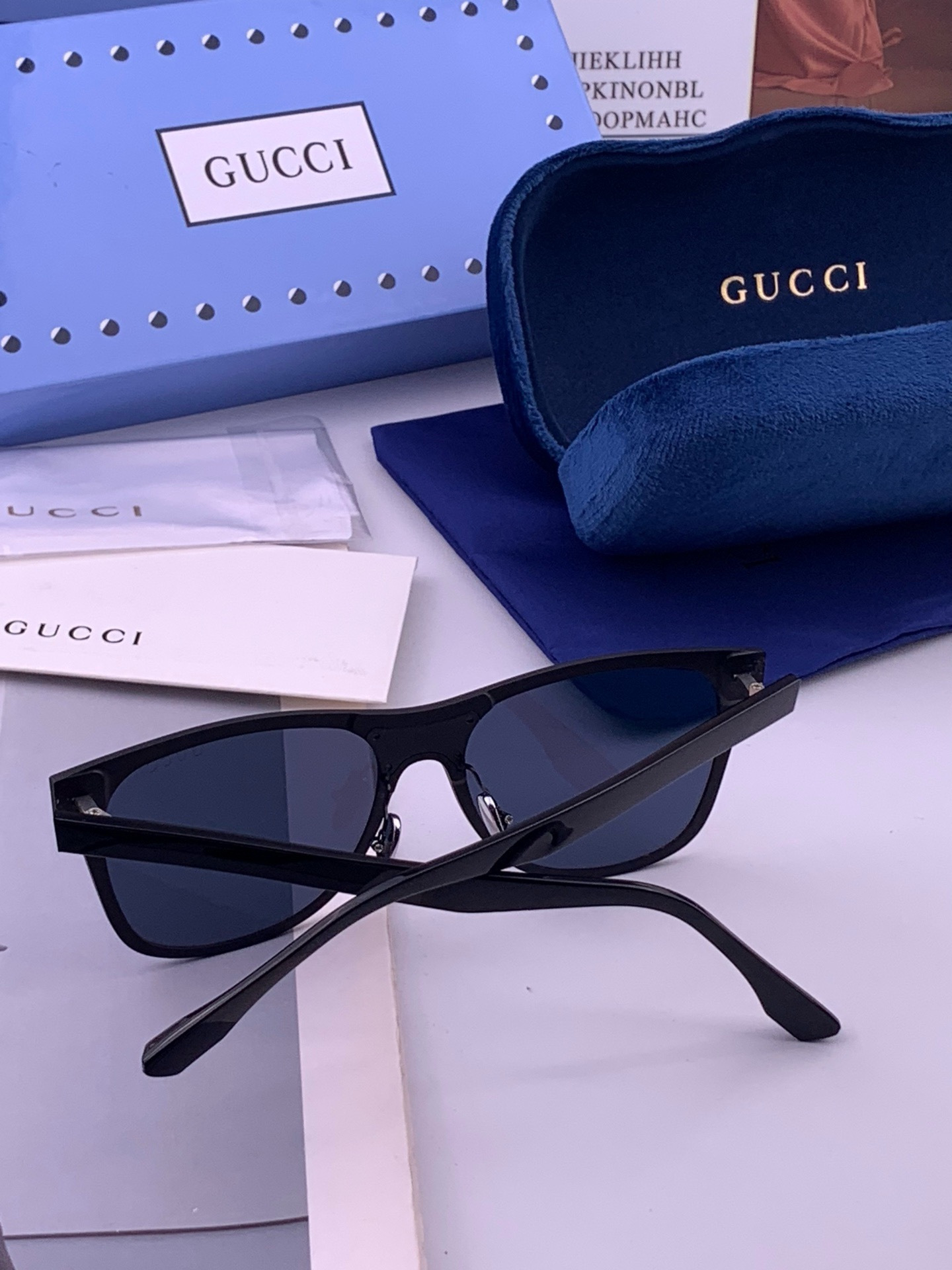 连体镜GUCCI 开春新款一体镜 大框太阳镜男女同款 😎  爆款大框尼龙太阳镜 超逼格超酷  镜腿品牌设计感强 nice
