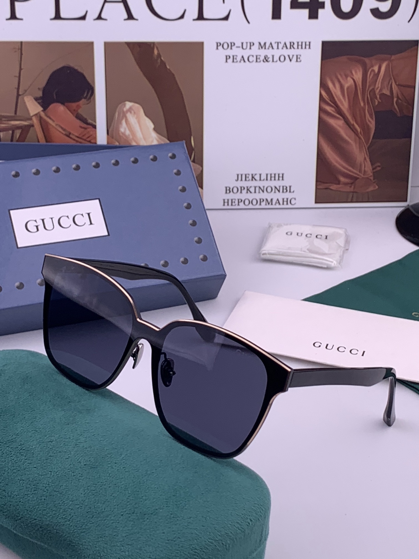 连体镜GUCCI开春新款一体镜 大框太阳镜男女同款 😎  爆款大框尼龙太阳镜 超逼格超酷  镜腿品牌设计感强 nice~