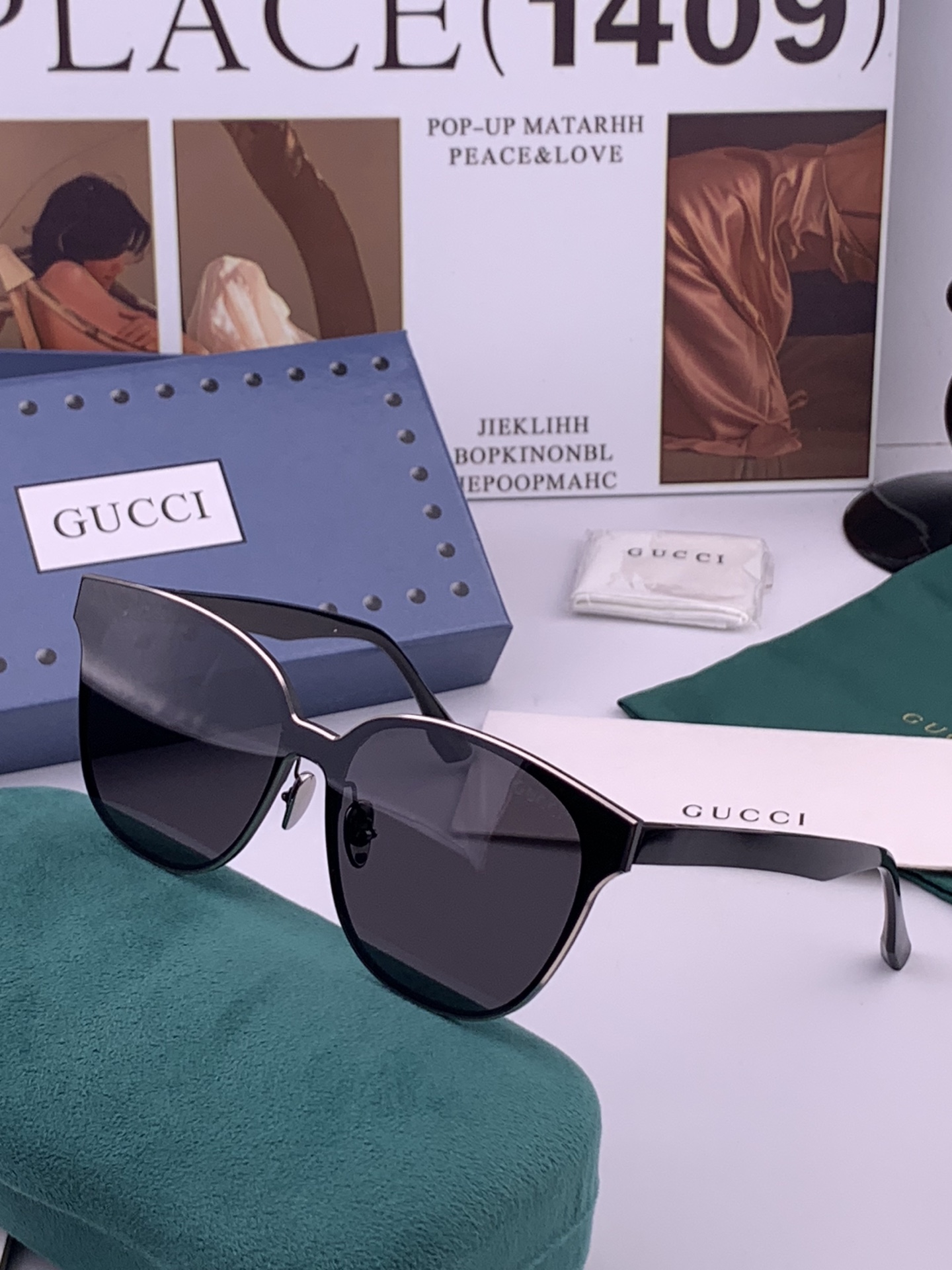 连体镜GUCCI开春新款一体镜 大框太阳镜男女同款 😎  爆款大框尼龙太阳镜 超逼格超酷  镜腿品牌设计感强 nice~