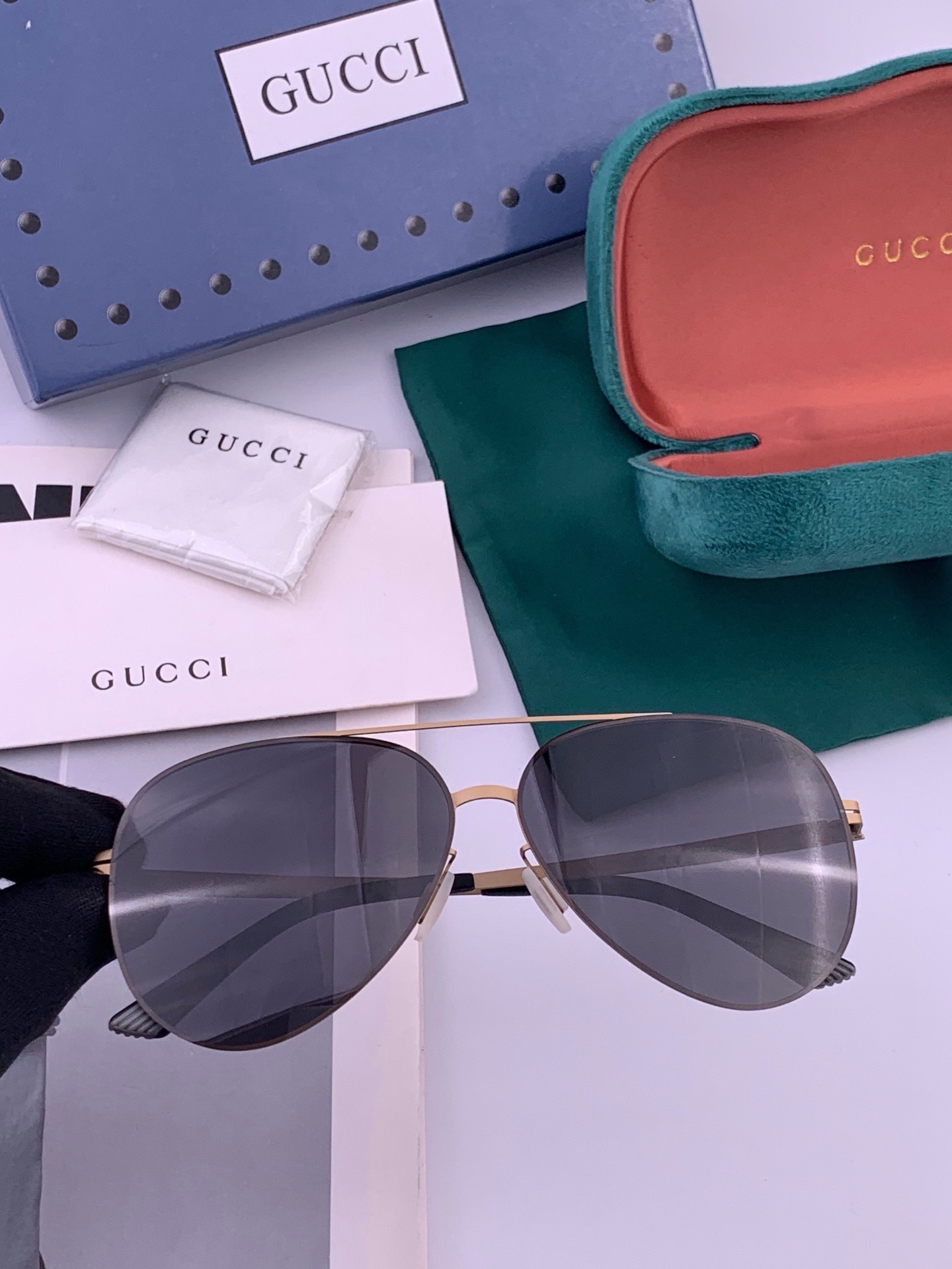 Gucci 春夏新款超轻无螺丝压不坏系列情侣款太阳镜高清尼龙镜片🦅完美品质，适合各种脸型，经典太阳镜亮相时装周.超酷拉风