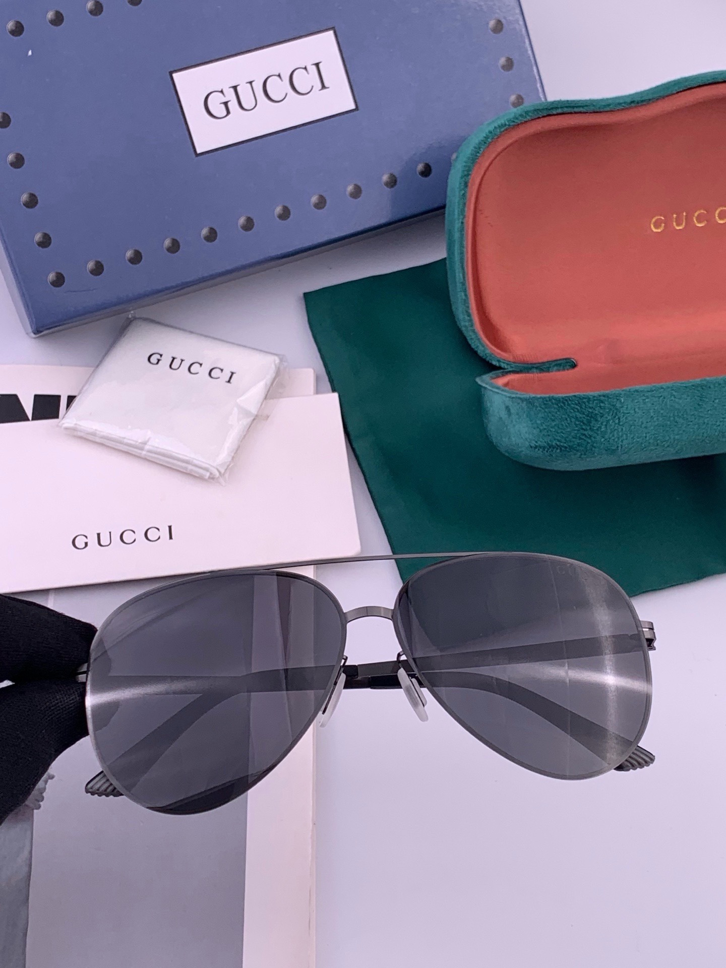 Gucci 春夏新款超轻无螺丝压不坏系列情侣款太阳镜高清尼龙镜片🦅完美品质，适合各种脸型，经典太阳镜亮相时装周.超酷拉风