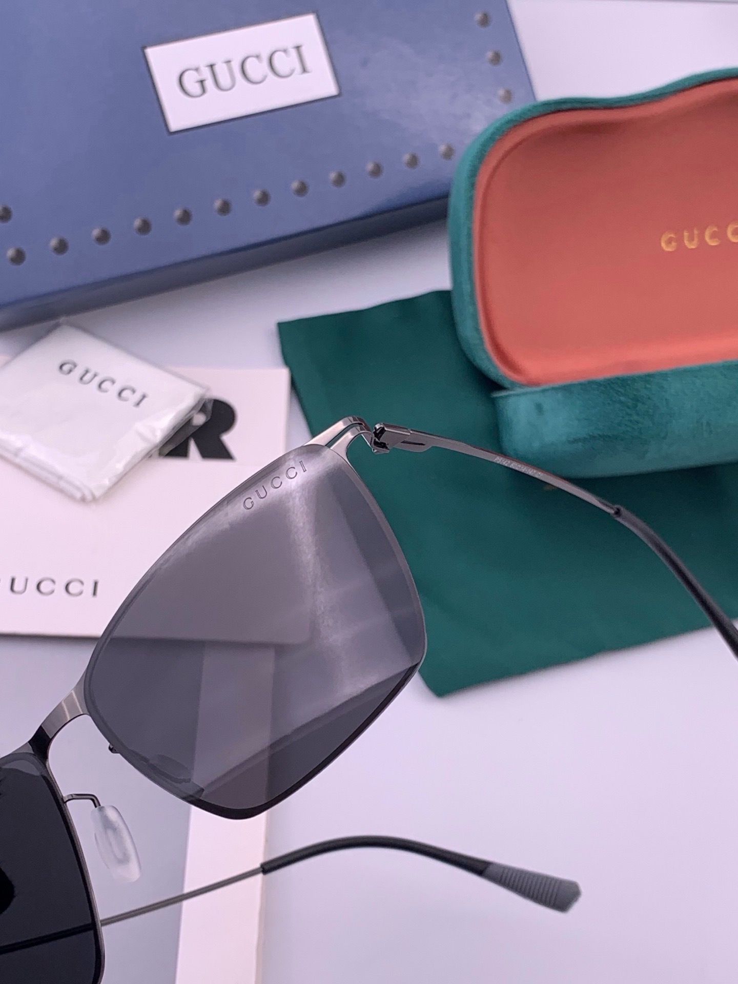 Gucci 春夏新款超轻无螺丝压不坏系列情侣款太阳镜高清尼龙镜片🦅完美品质，适合各种脸型，经典太阳镜亮相时装周.超酷拉风