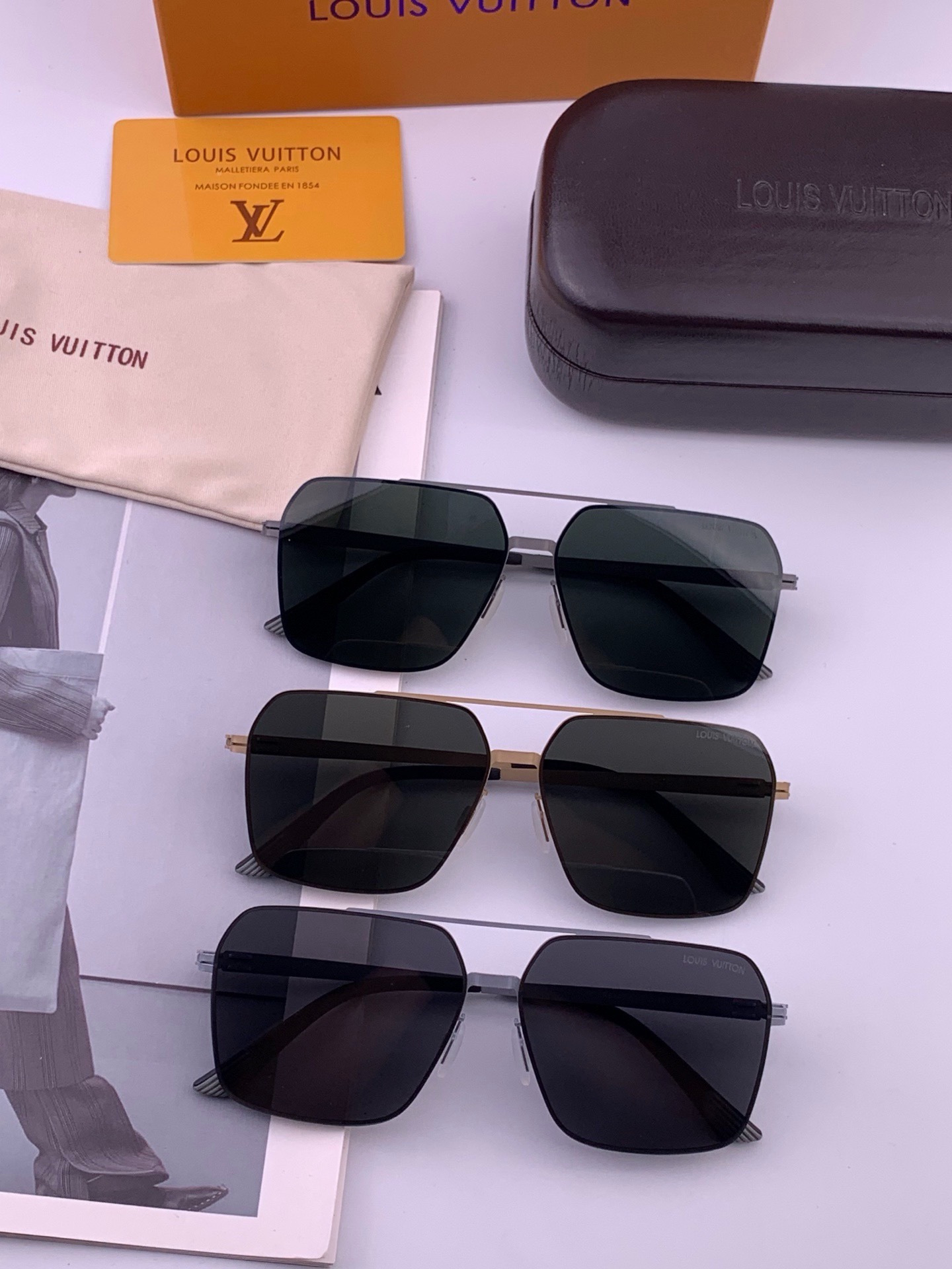 Gucci 春夏新款超轻无螺丝压不坏系列情侣款太阳镜高清尼龙镜片🦅完美品质，适合各种脸型，经典太阳镜亮相时装周.超酷拉风