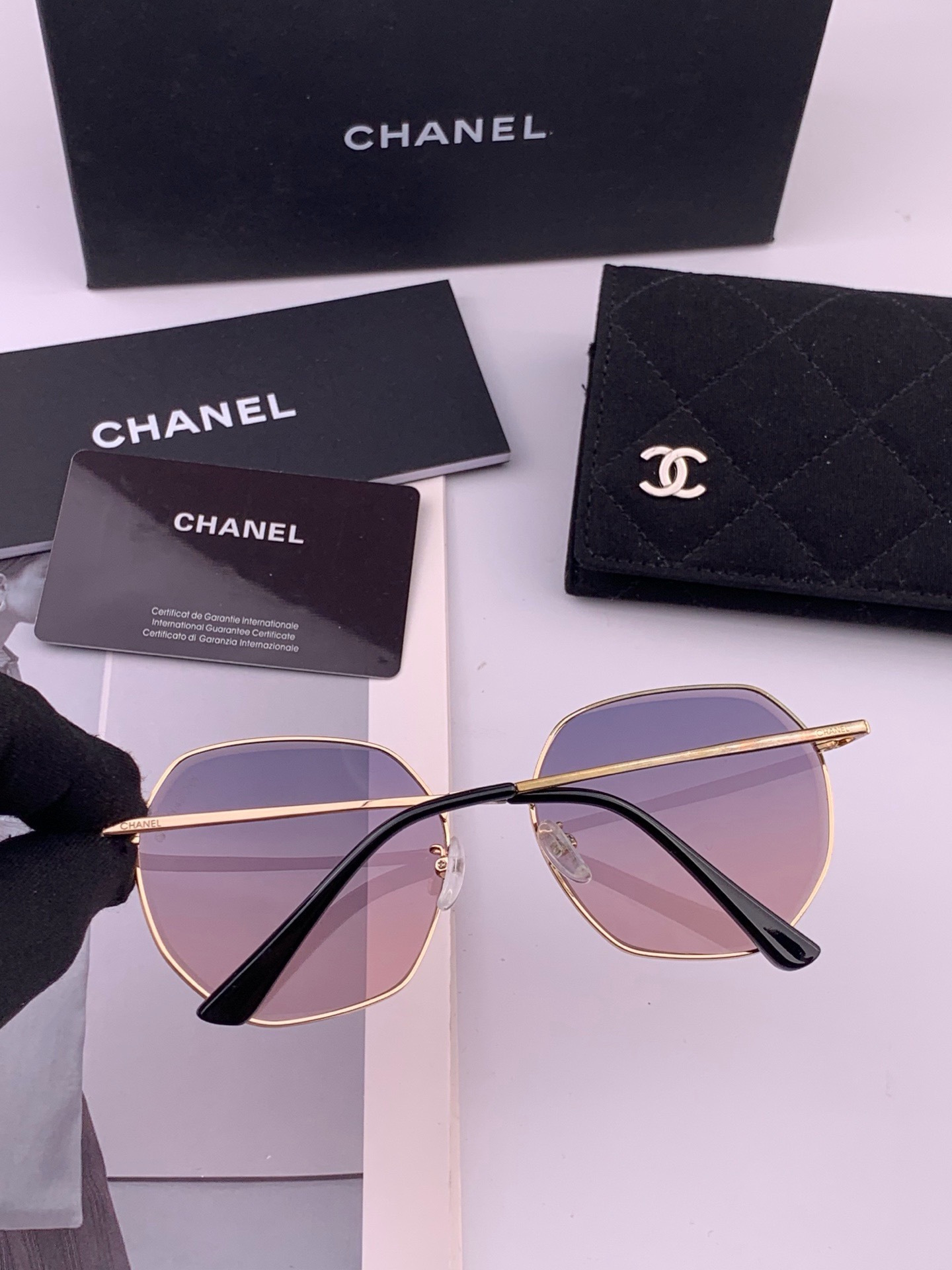 【CHANEL】香奈儿  新款尼龙偏光太眼镜，无框钻石 切边更有质感，大气女人范儿，大脸小脸都好看 ！型号：CH8201
