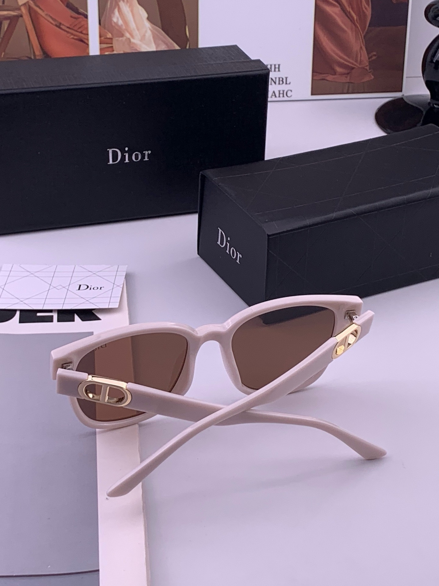 🔺 【DIOR-迪奥】开春新款 潮流爆款 时尚方框偏光太阳镜 高品质 佩戴舒适 网红潮款墨镜 型号：D8913