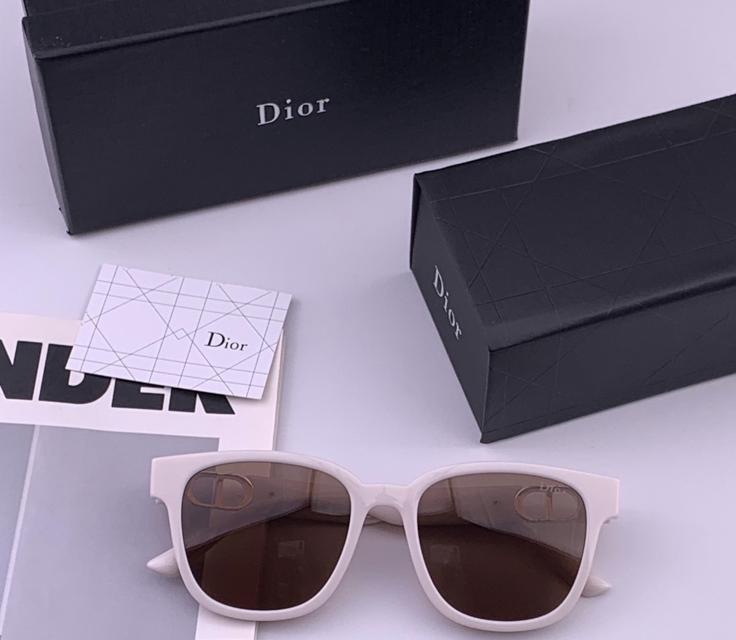 🔺 【DIOR-迪奥】开春新款 潮流爆款 时尚方框偏光太阳镜 高品质 佩戴舒适 网红潮款墨镜 型号：D8913