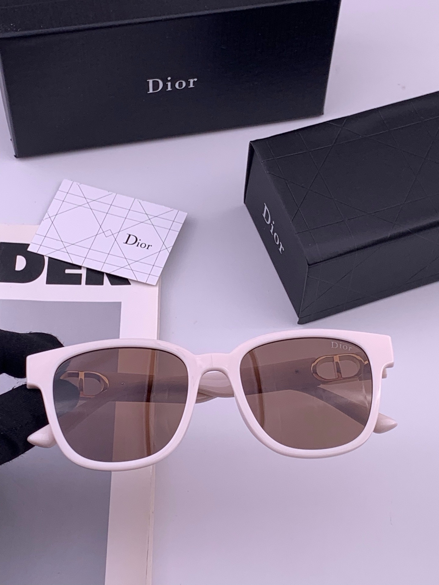 🔺 【DIOR-迪奥】开春新款 潮流爆款 时尚方框偏光太阳镜 高品质 佩戴舒适 网红潮款墨镜 型号：D8913