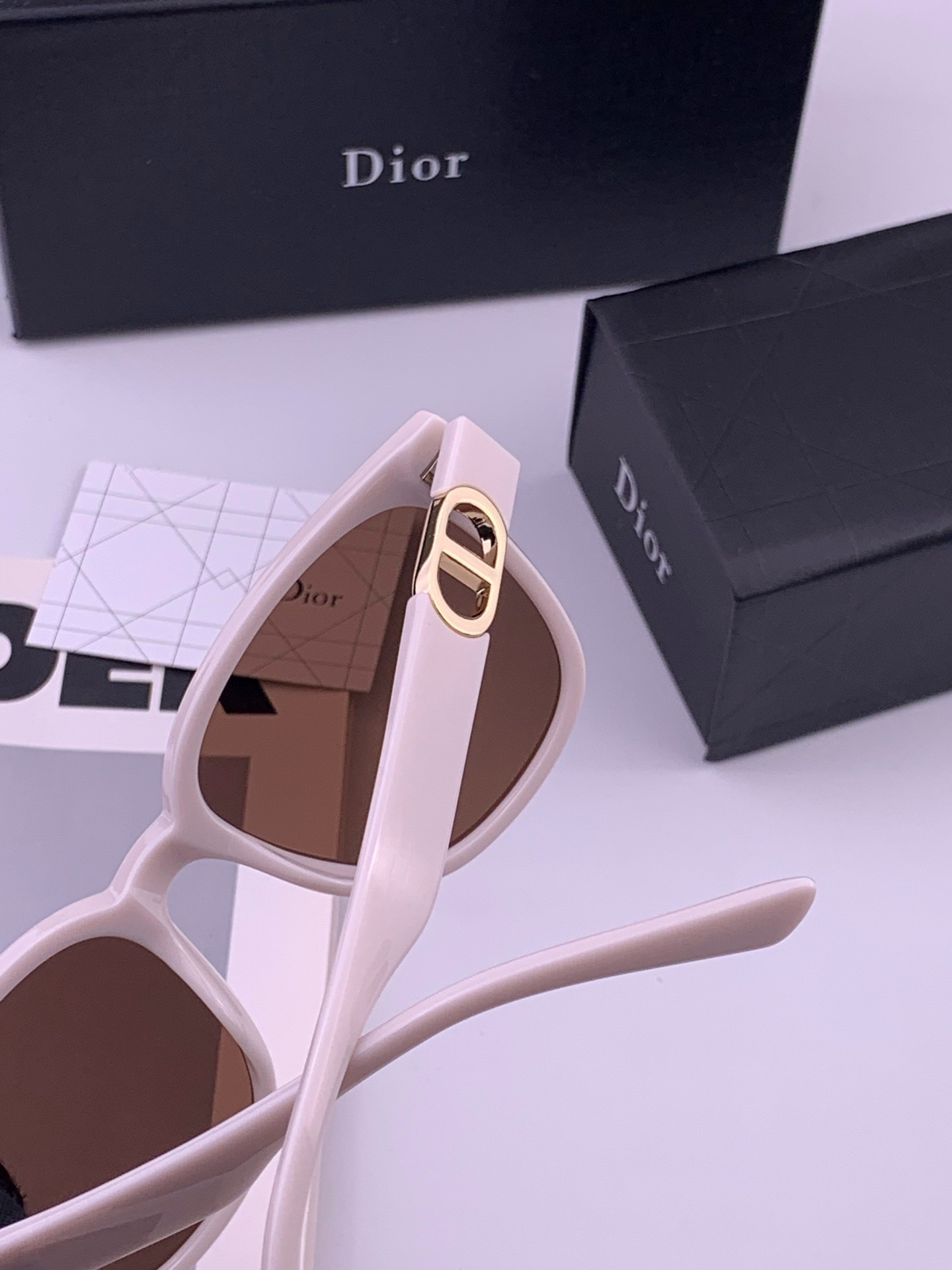 🔺 【DIOR-迪奥】开春新款 潮流爆款 时尚方框偏光太阳镜 高品质 佩戴舒适 网红潮款墨镜 型号：D8913