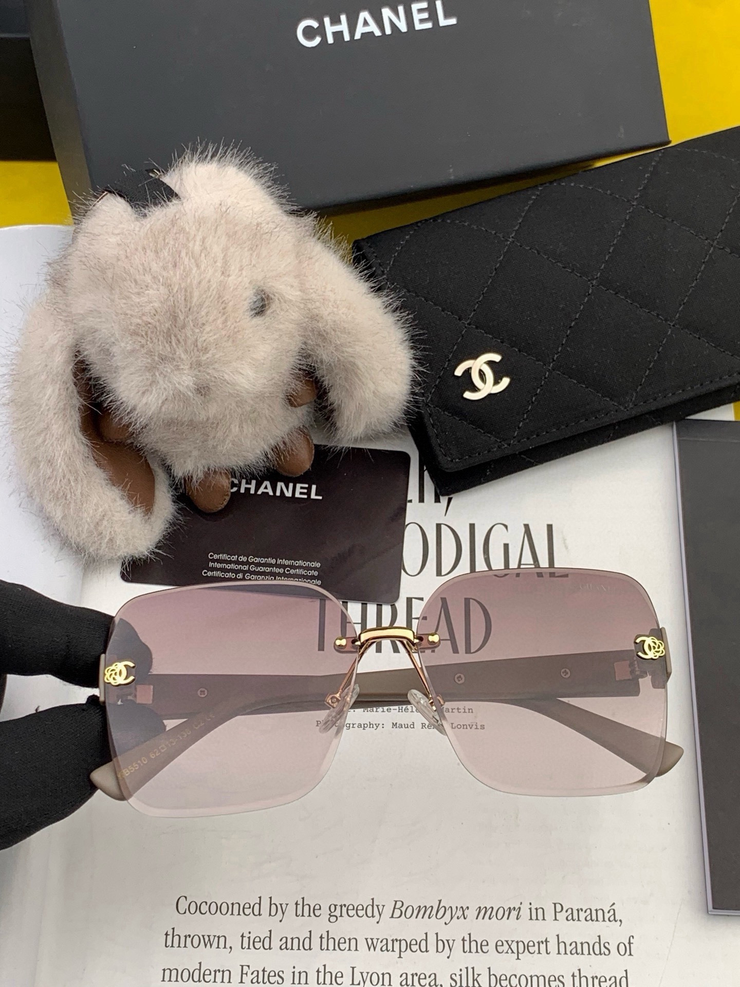 新品CHANEL 香奈儿太阳镜以独特魅力和前卫风格诠释春夏最新眼镜，质感超好佩带舒适 型号：CH0551