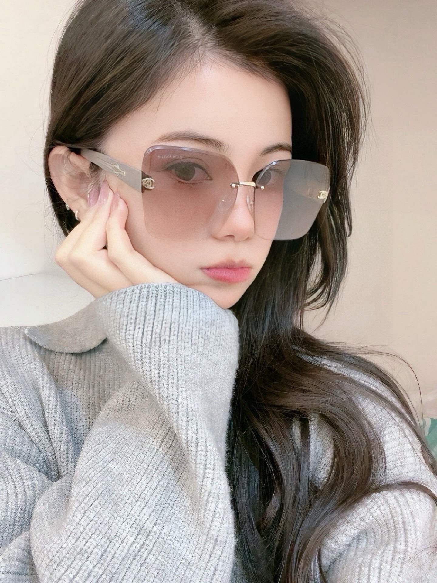 新品CHANEL 香奈儿太阳镜以独特魅力和前卫风格诠释春夏最新眼镜，质感超好佩带舒适 型号：CH0551