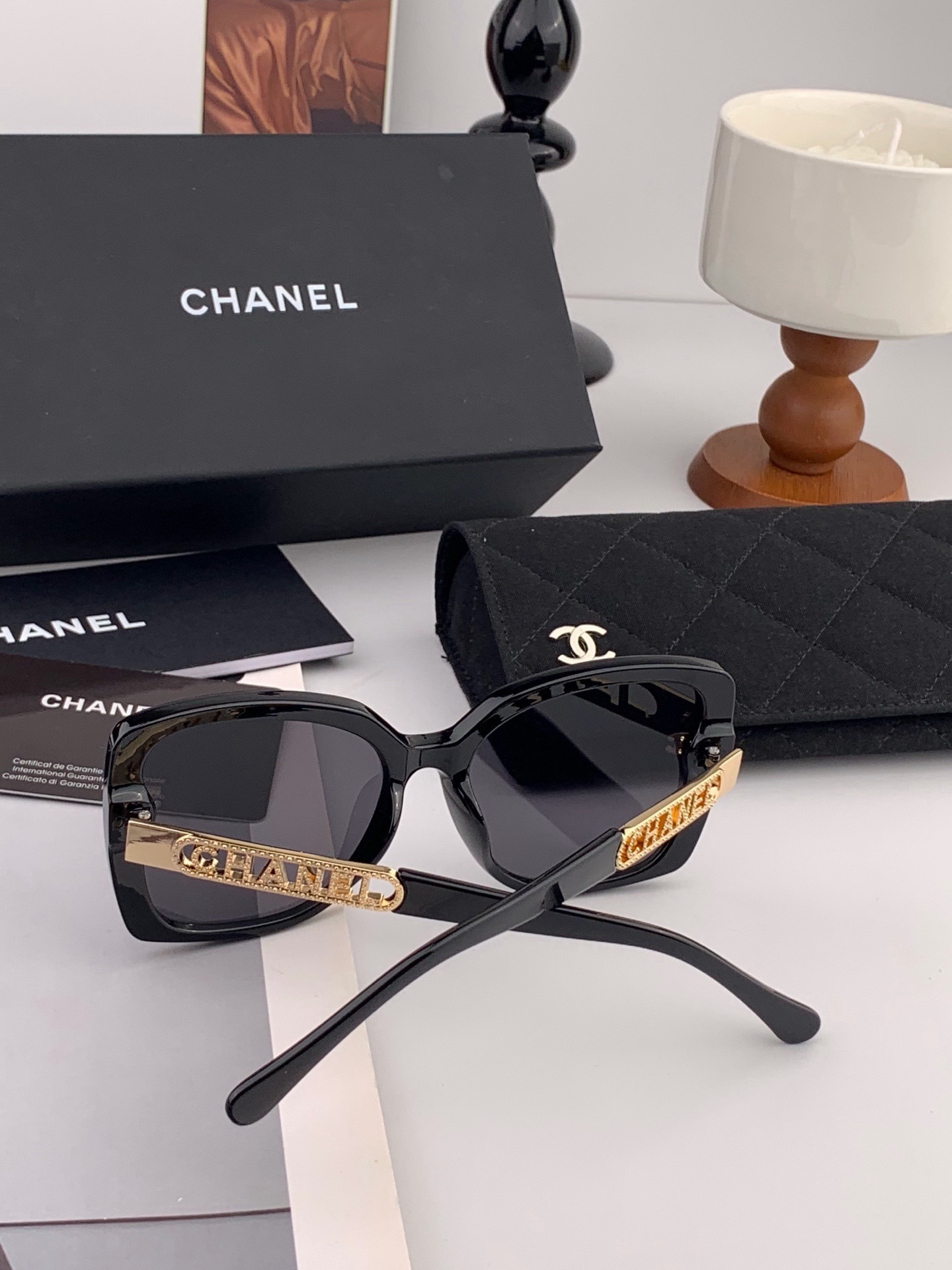 新品CHANEL 香奈儿太阳镜以独特魅力和前卫风格诠释春夏最新眼镜，质感超好佩带舒适 型号：CH2077 