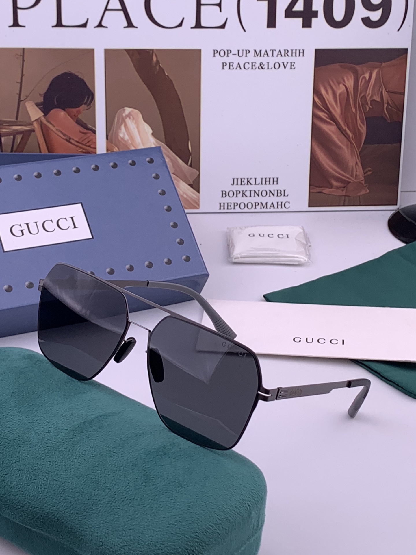 GUCC* 新款男女情侣款太阳iP电镀永不褪色 卖点：超轻超有弹性整幅眼镜无螺丝重要的是压不坏、镜片：高清尼龙偏光镜片 